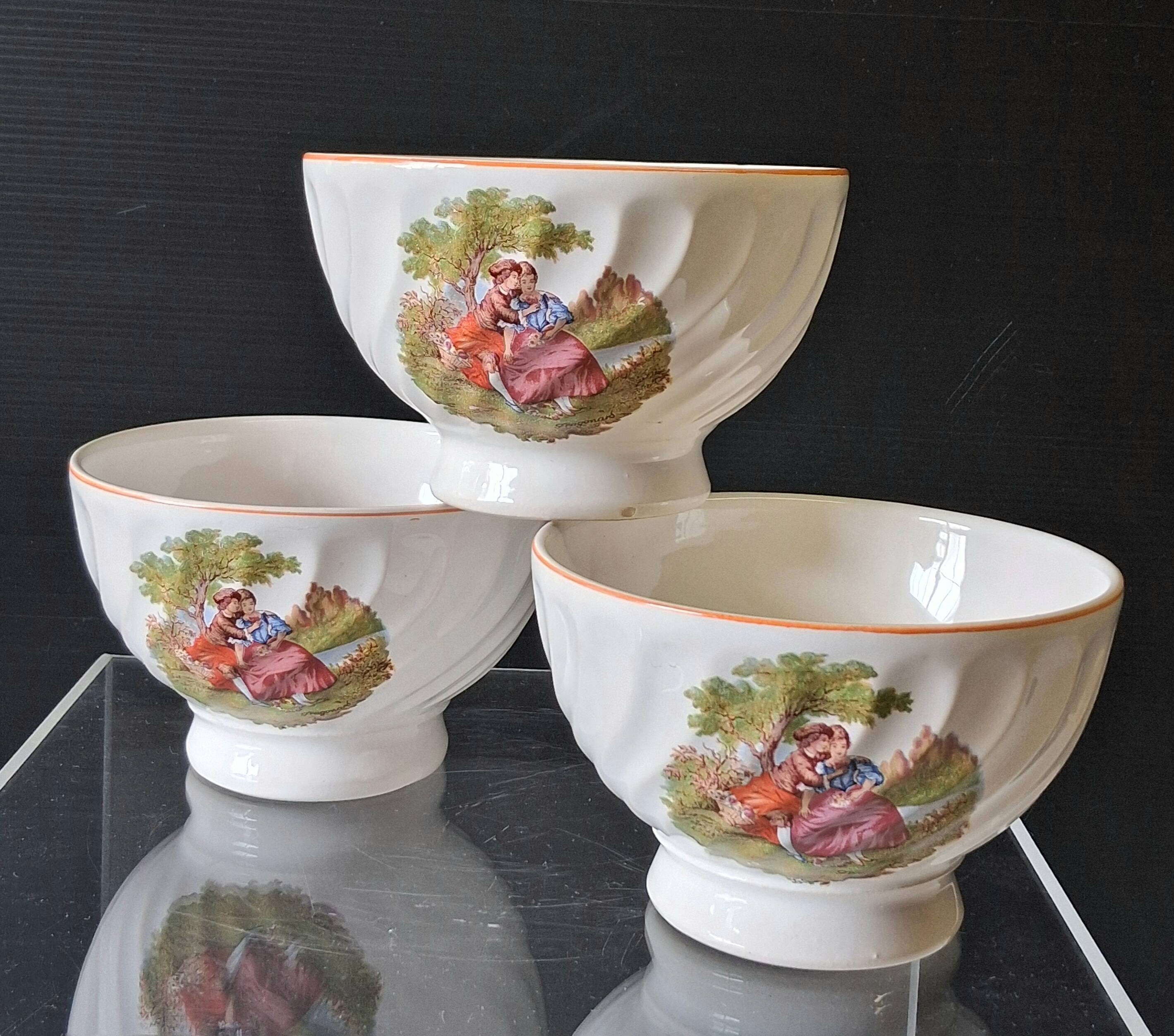 Set of 3 faceted earthenware bowls with decoration in good condition.