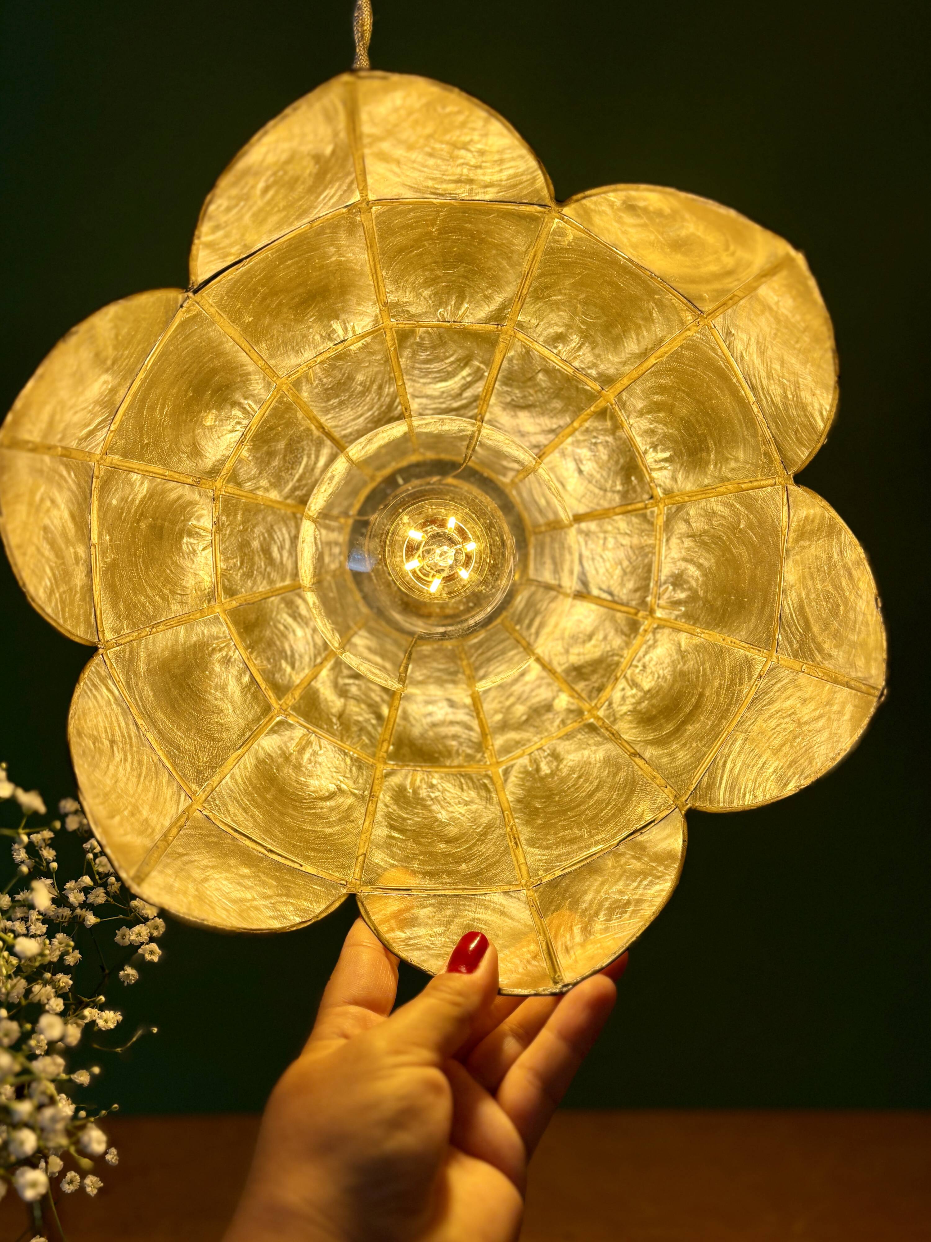 Vintage pendant light in mother-of-pearl and brass