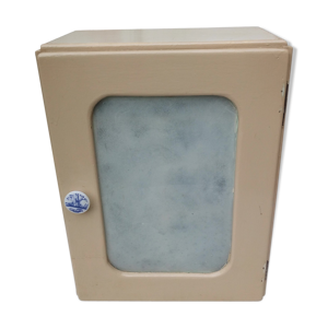 Armoire à pharmacie