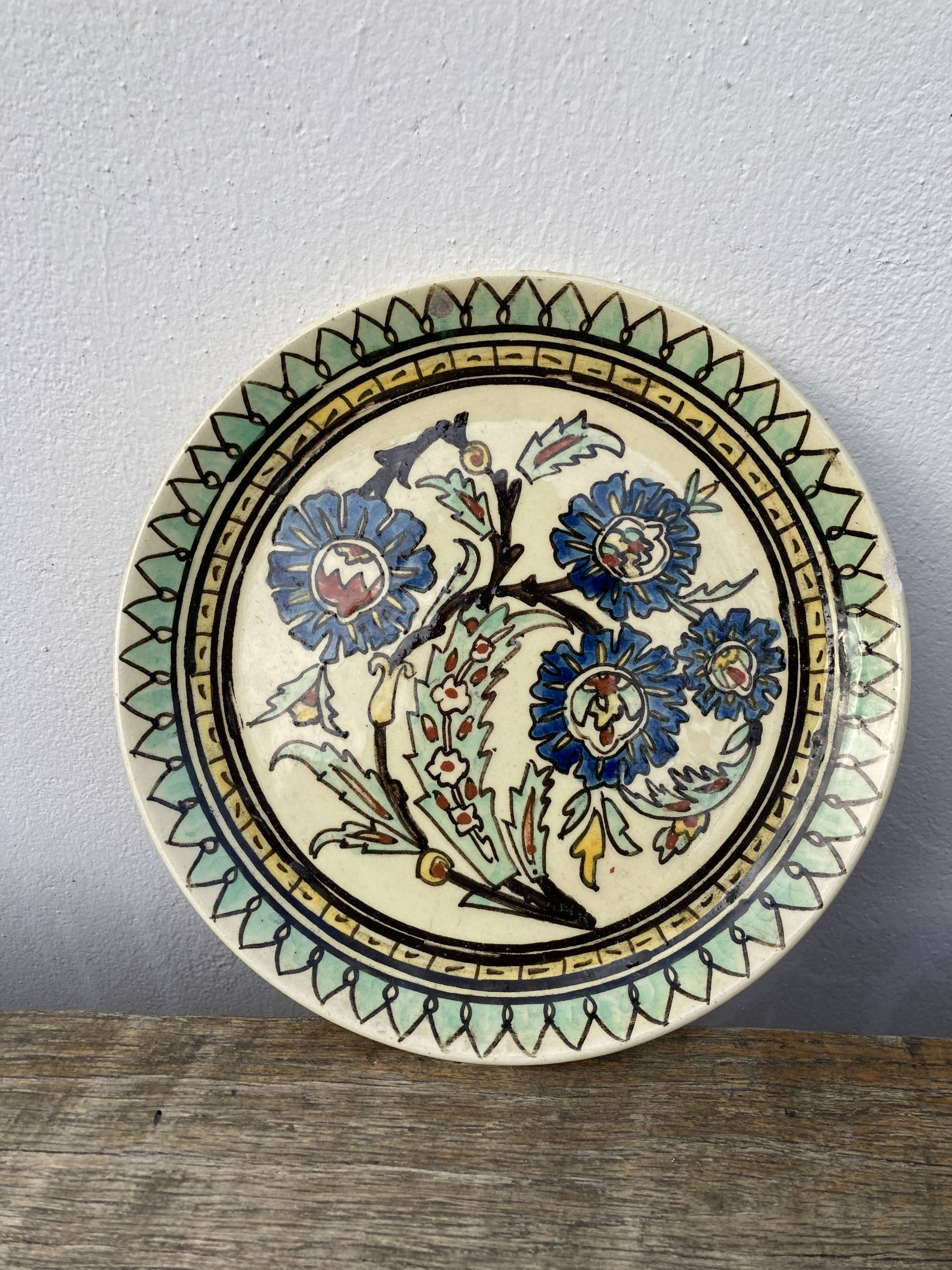 Assiette décorative à décor de fleurs vert