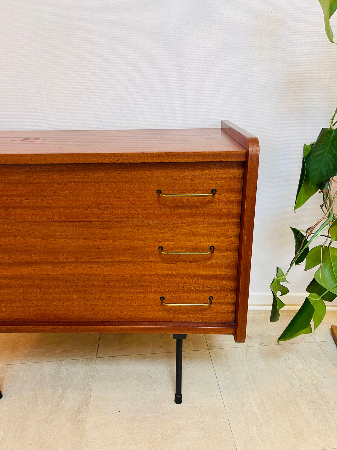 Commode vintage plaquage teck – circa 1970