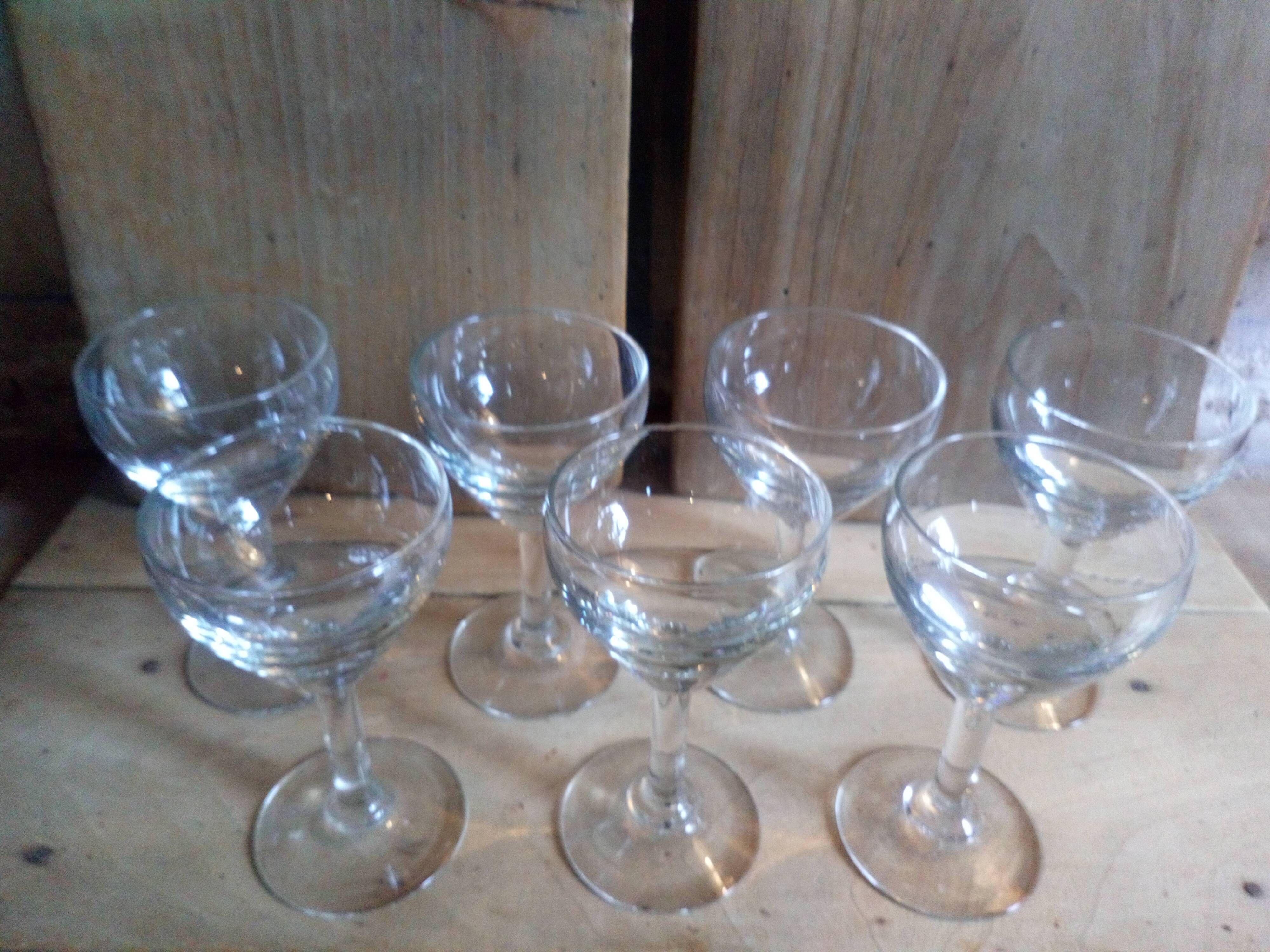 Seven glasses of bistro on foot 40s