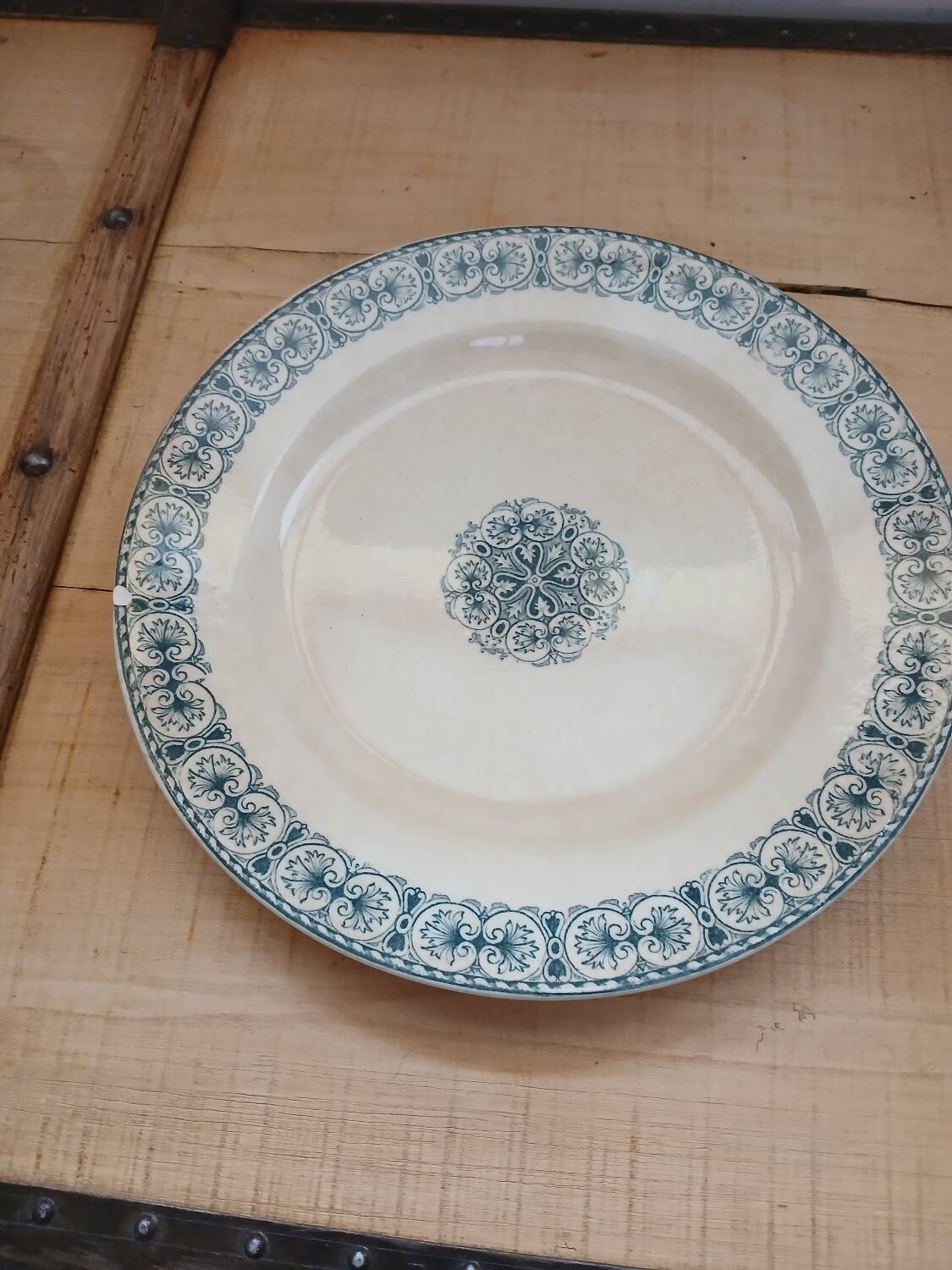 10 old flat plates Terre de fer