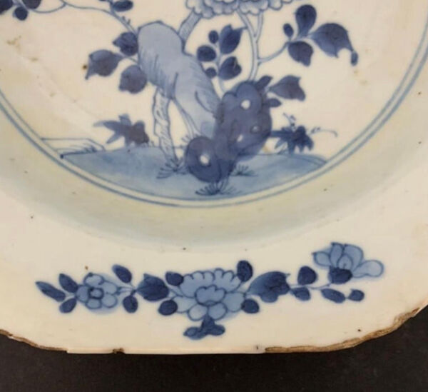 Assiette creuse en porcelaine « bleu blanc » de la famille bleue, 18e siècle
