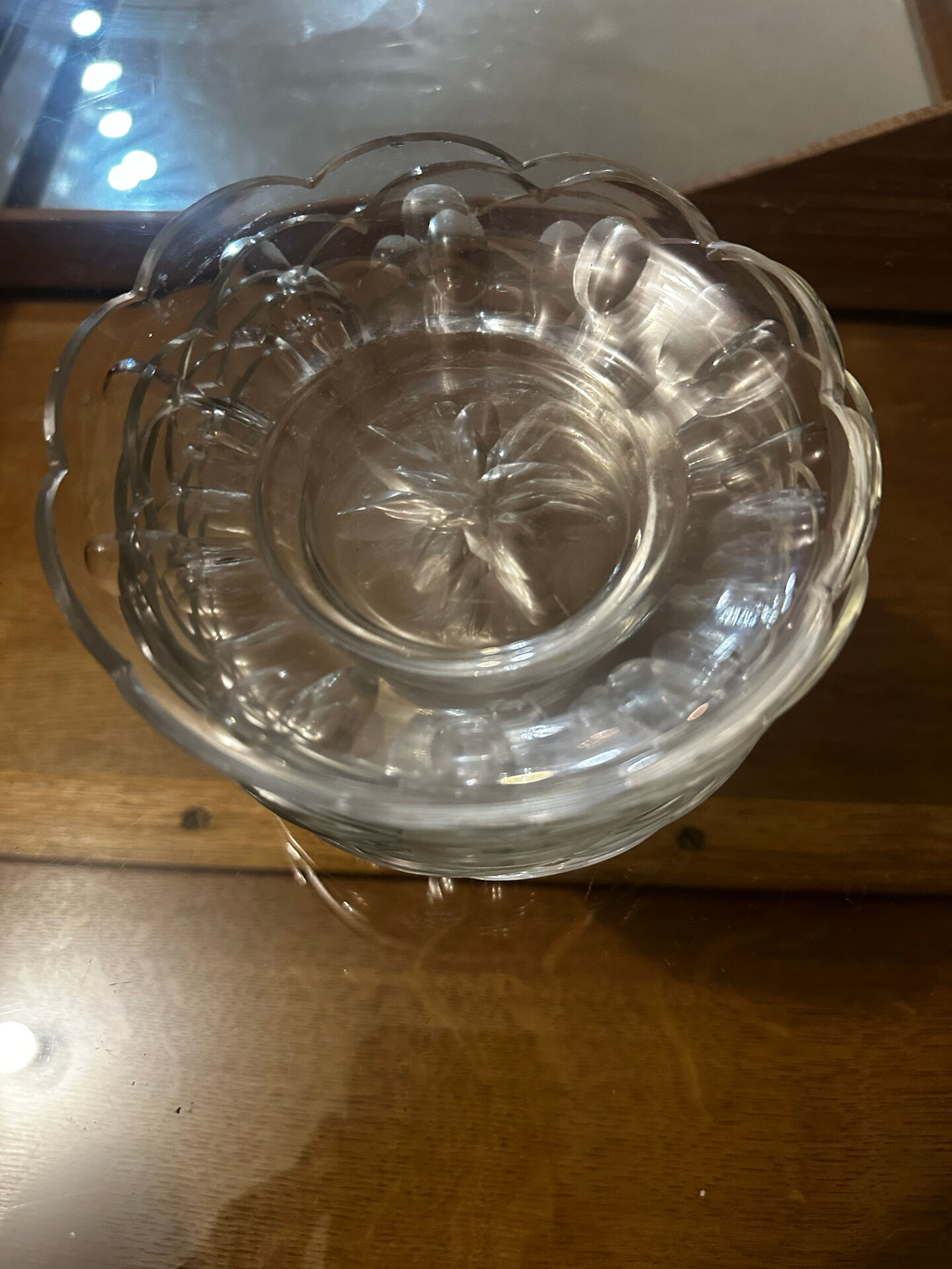 Set of 8 crystal bowls with floral decoration, France early 20th century.