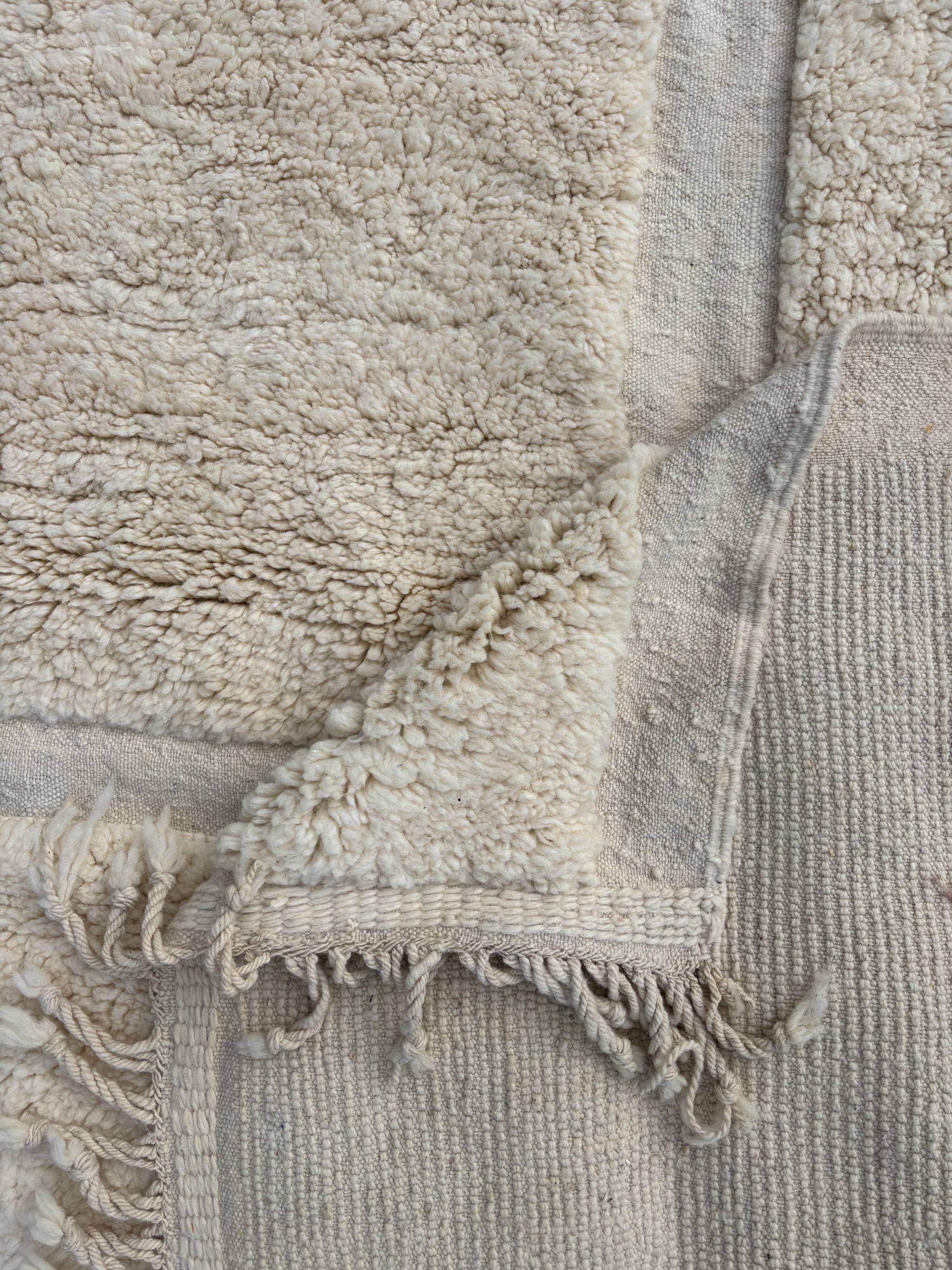 M'rirt Berber rug 190x220 cm – Natural ecru wool, minimalist design