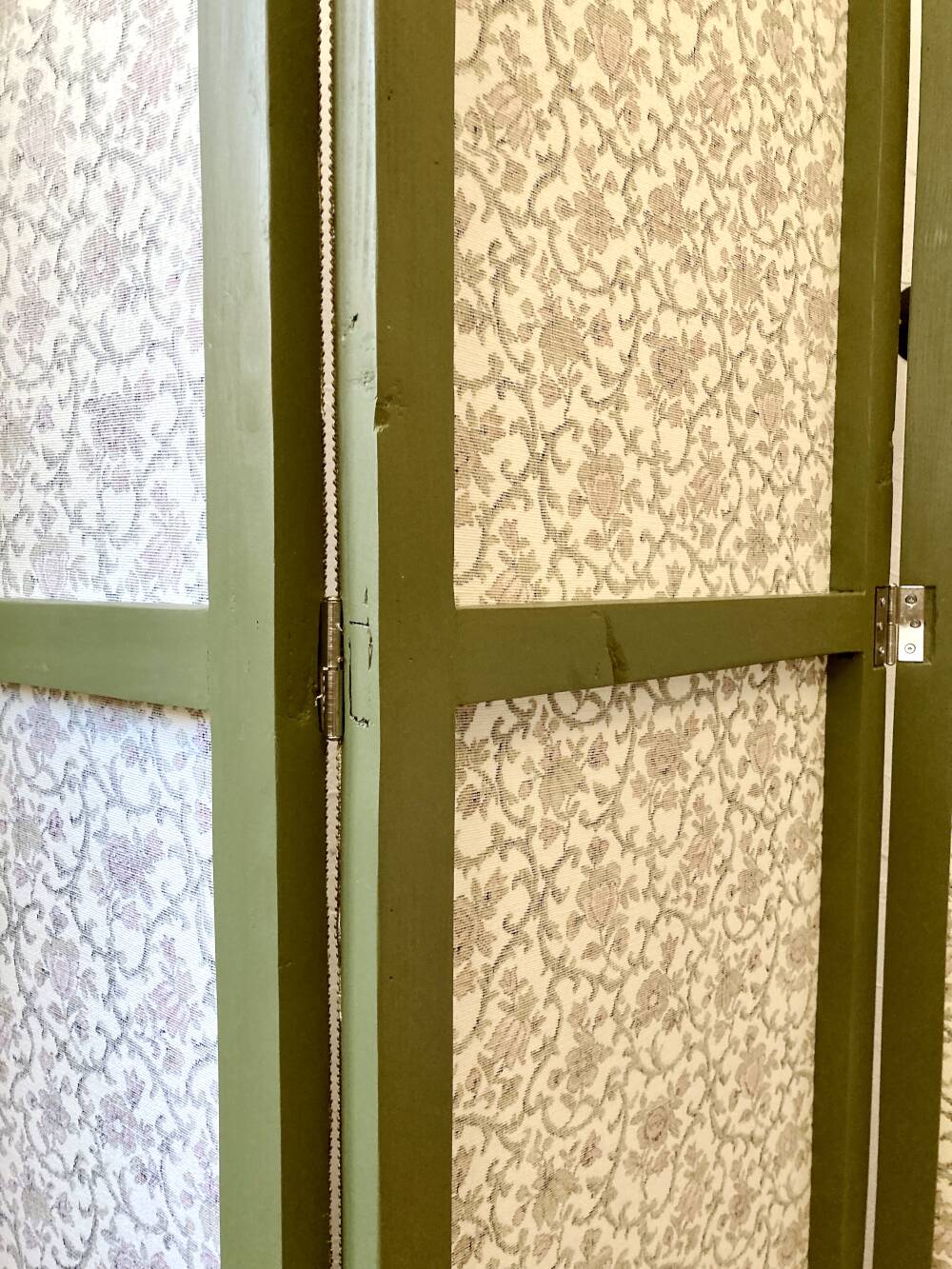 Antique 4-panel screen in pine, restored, "Grand Teint furniture" fabric.