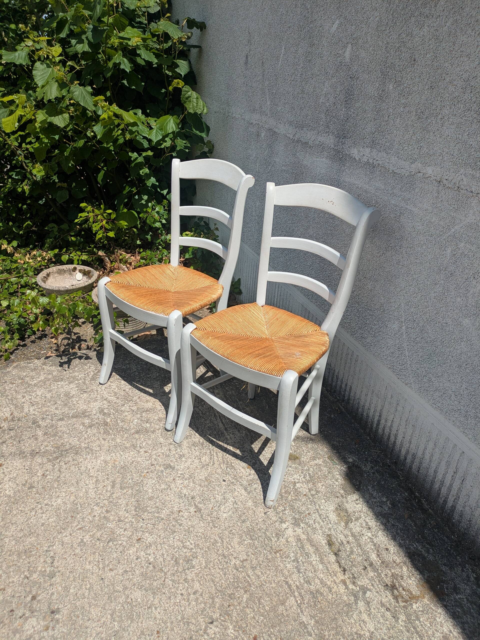 Paire de chaises paillées
