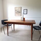 Scandinavian extendable table