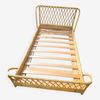 1-person rattan bed
