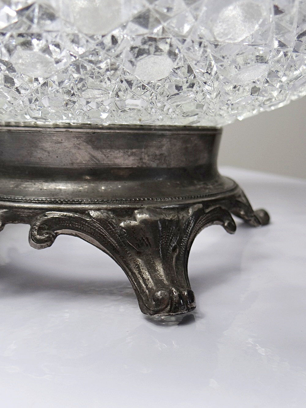 Pressed glass coupe with diamond points, antique from 1920-1950 on a pewter base.