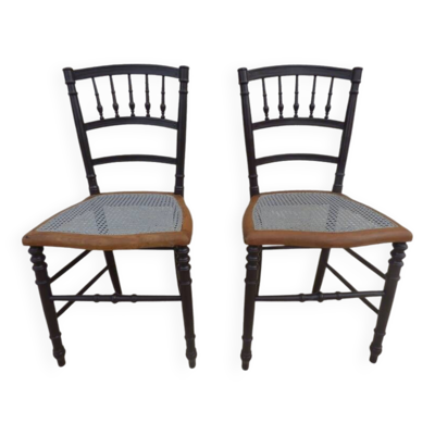 2 chaises cannées en bois de qualité