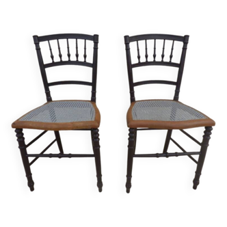 2 chaises cannées en bois de qualité