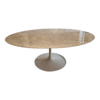 Table basse Tulipe Saarinen pour Knoll ovale marbre
