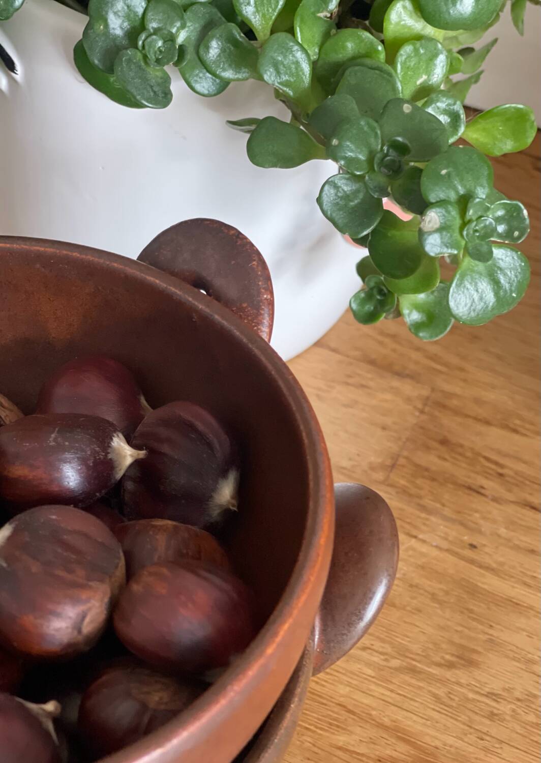 Duo of artisanal stoneware bowls
