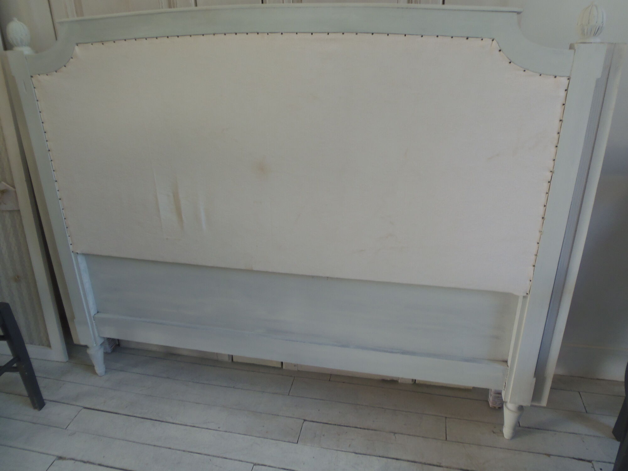 160-style louis XVI style headboard patinated pearl grey waxed finish, lined with grey velvet