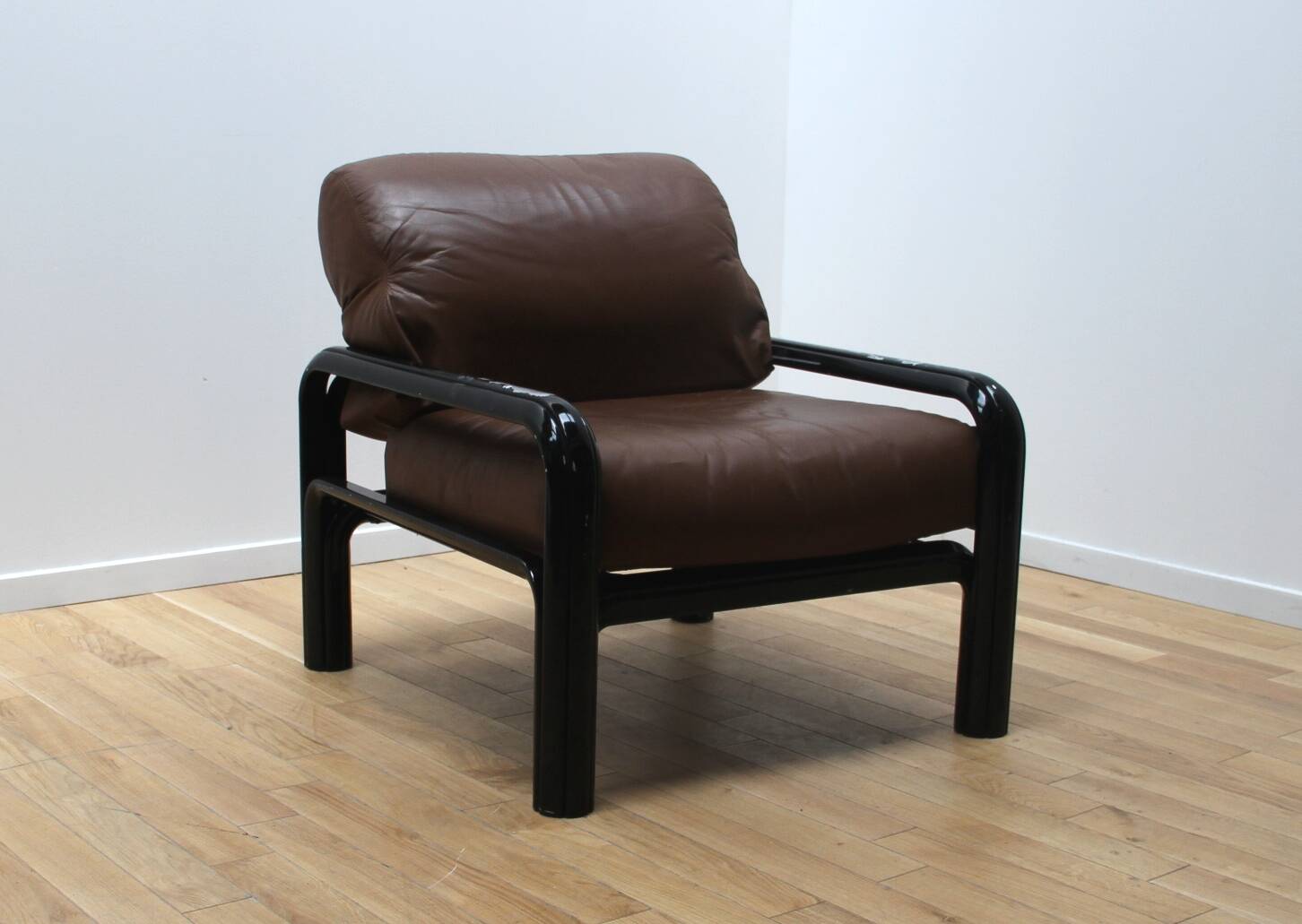 Orsay armchair, Gae Aulenti