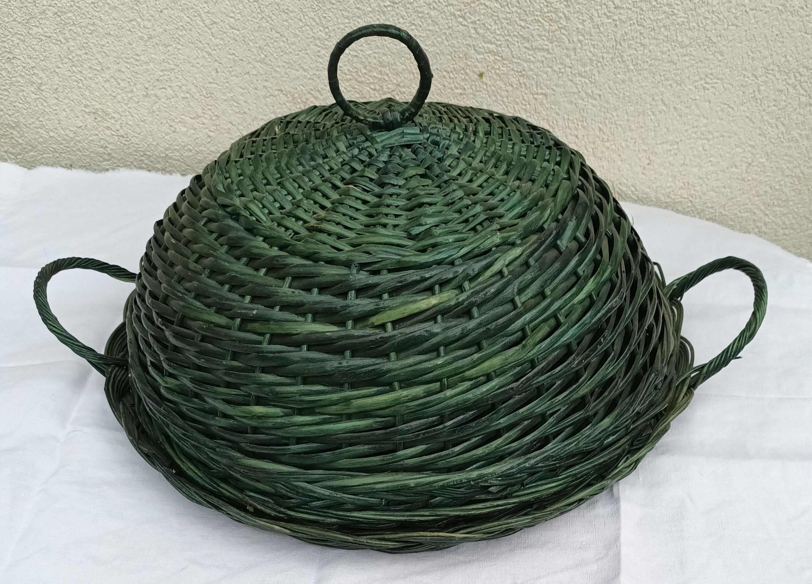 Wicker fruit tray
