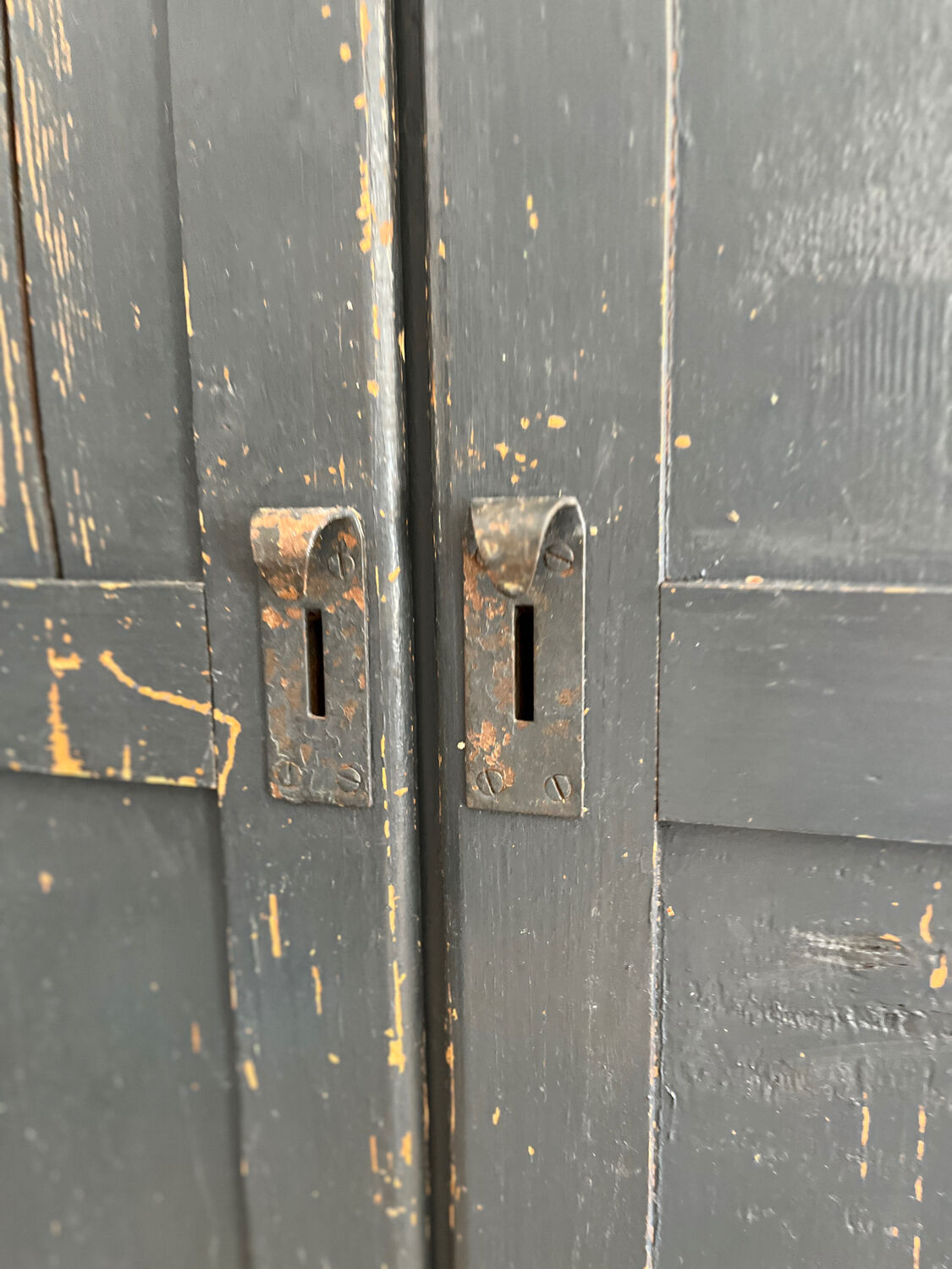 Armoire parisienne d'atelier
