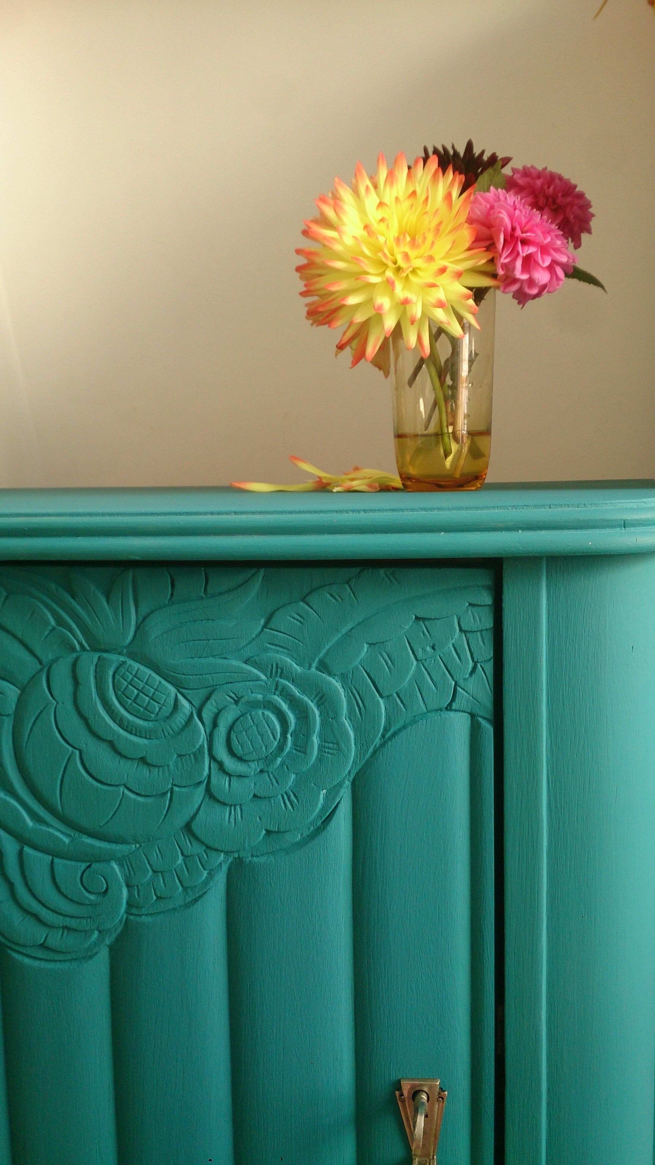 Buffet au motif floral