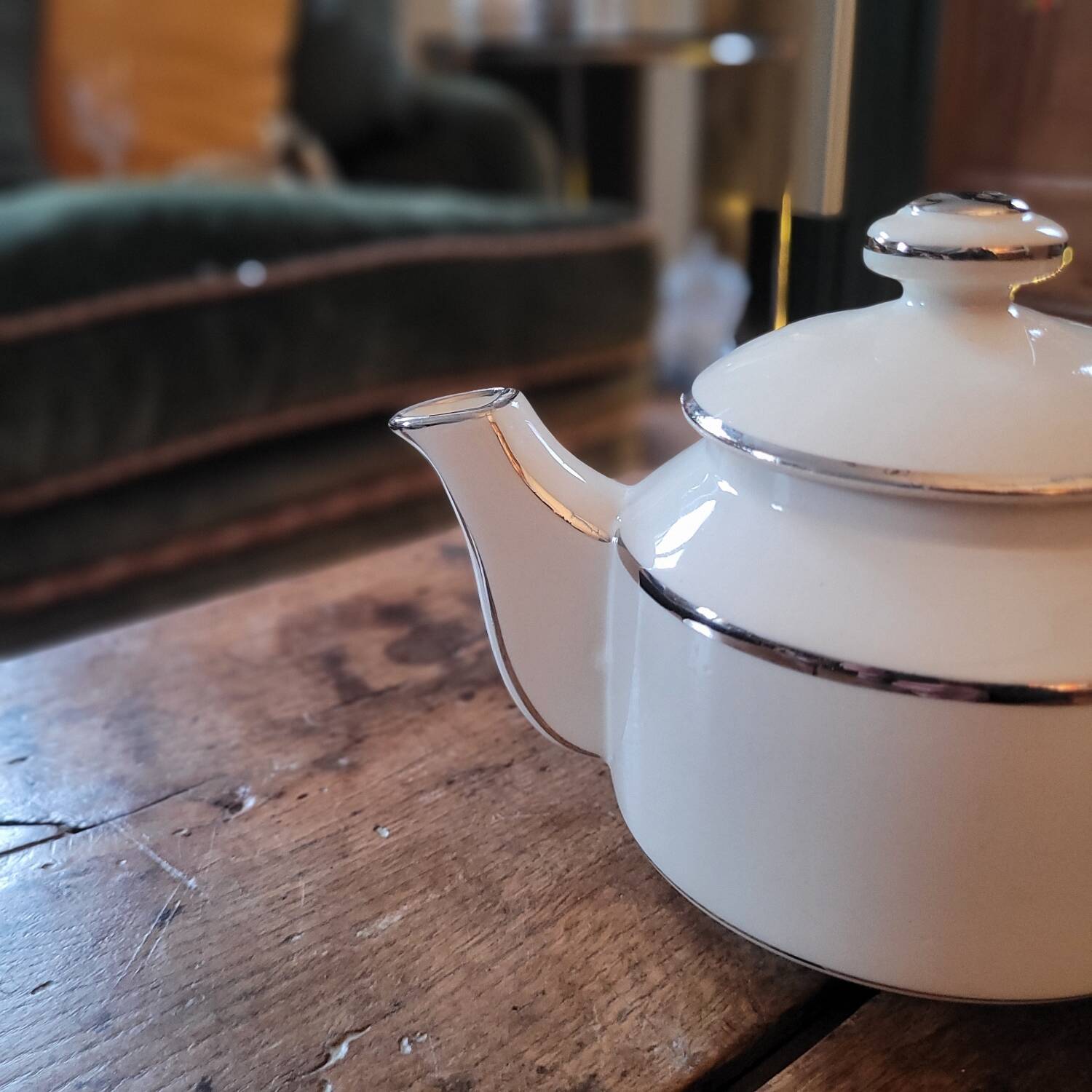 Art Deco teapot in white porcelain and platinum