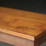 Pretty vintage coffee table, or side table called end table, in mahogany