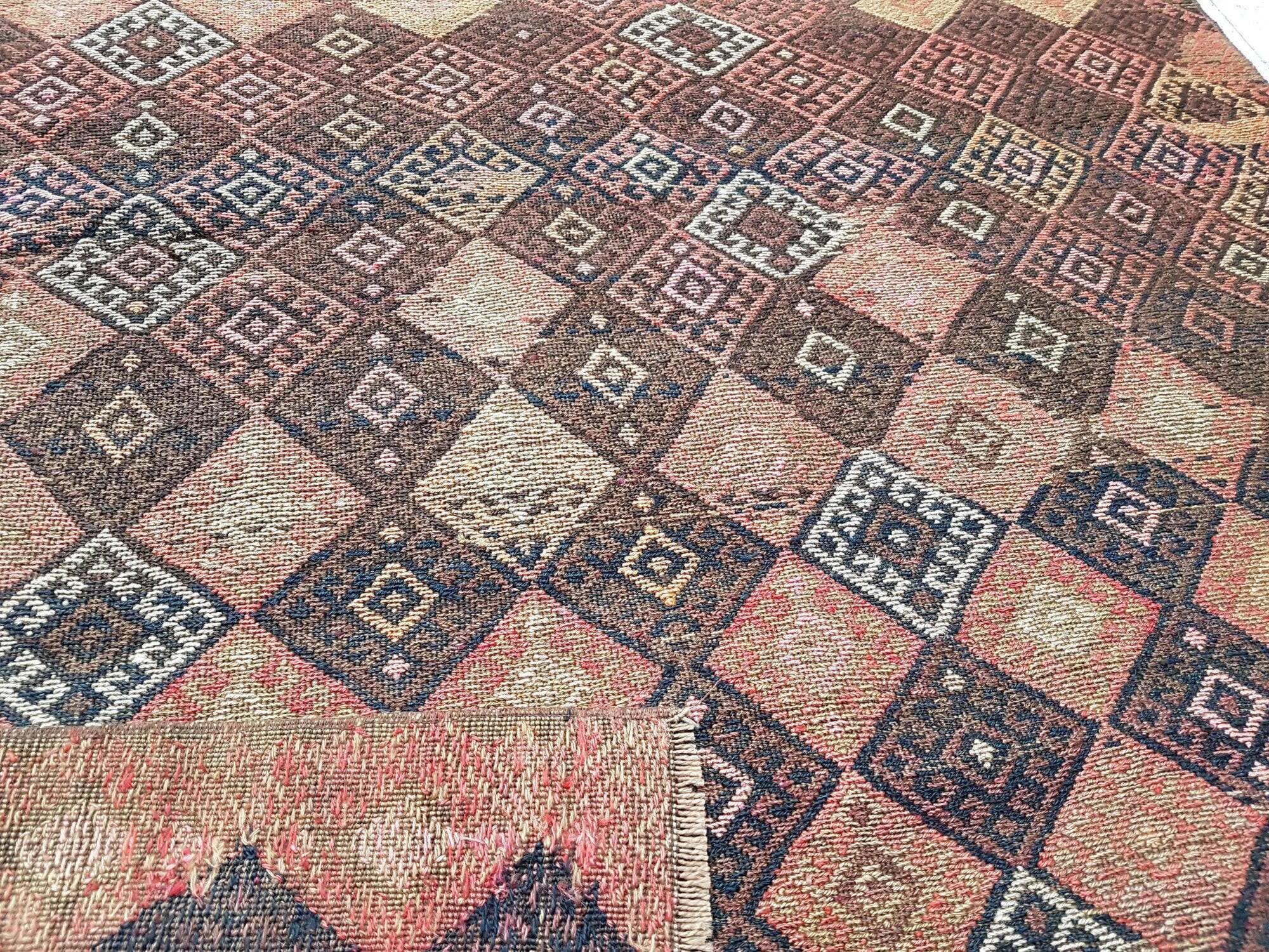 Vintage handmade Turkish rug 128x190 cm