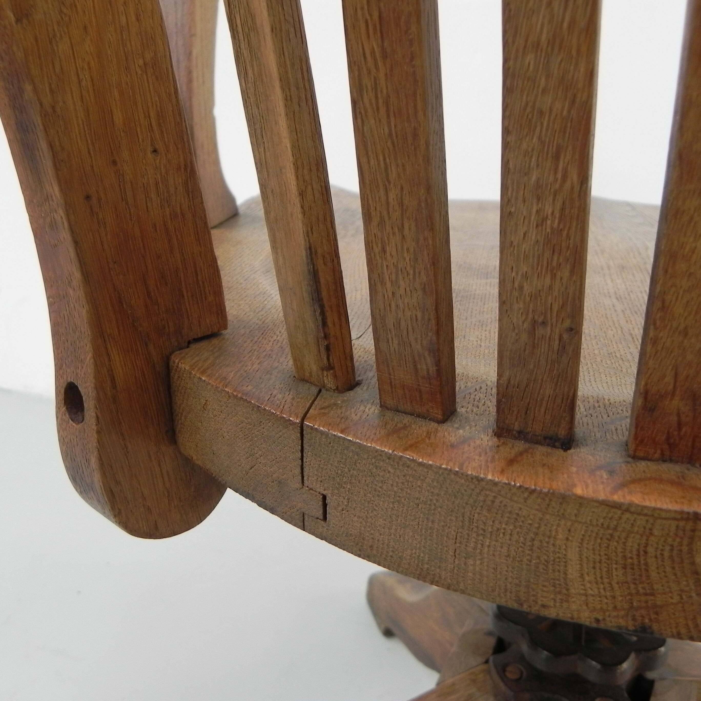 Oak office chair with spring mechanism and armrests
