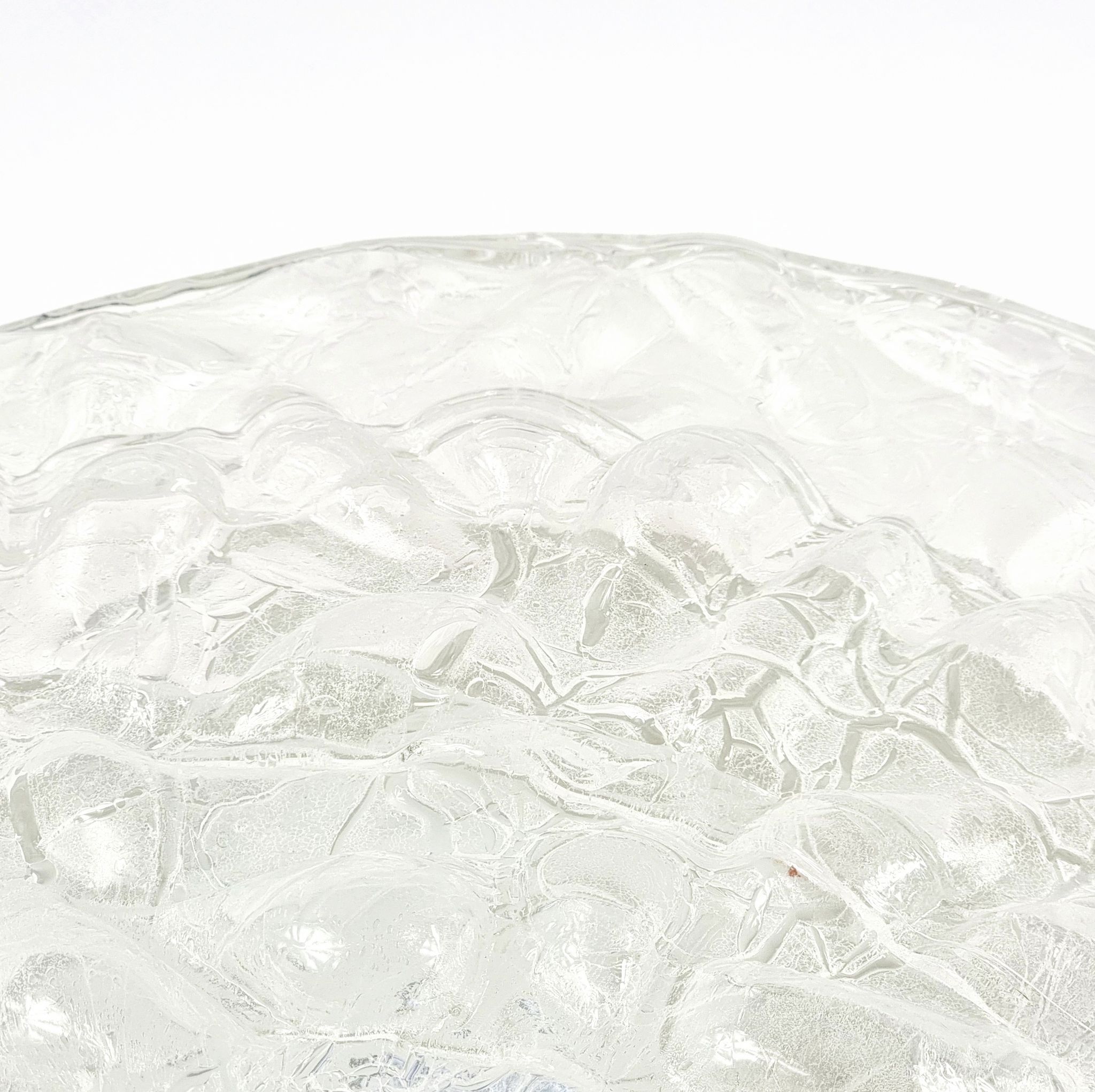 Paire de grands plafonniers en verre de glace Murano de Doria, années 1960.