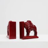Paire de serre-livres en céramique émaillée rouge en forme de bœuf Bison de style Art Déco, Belgique