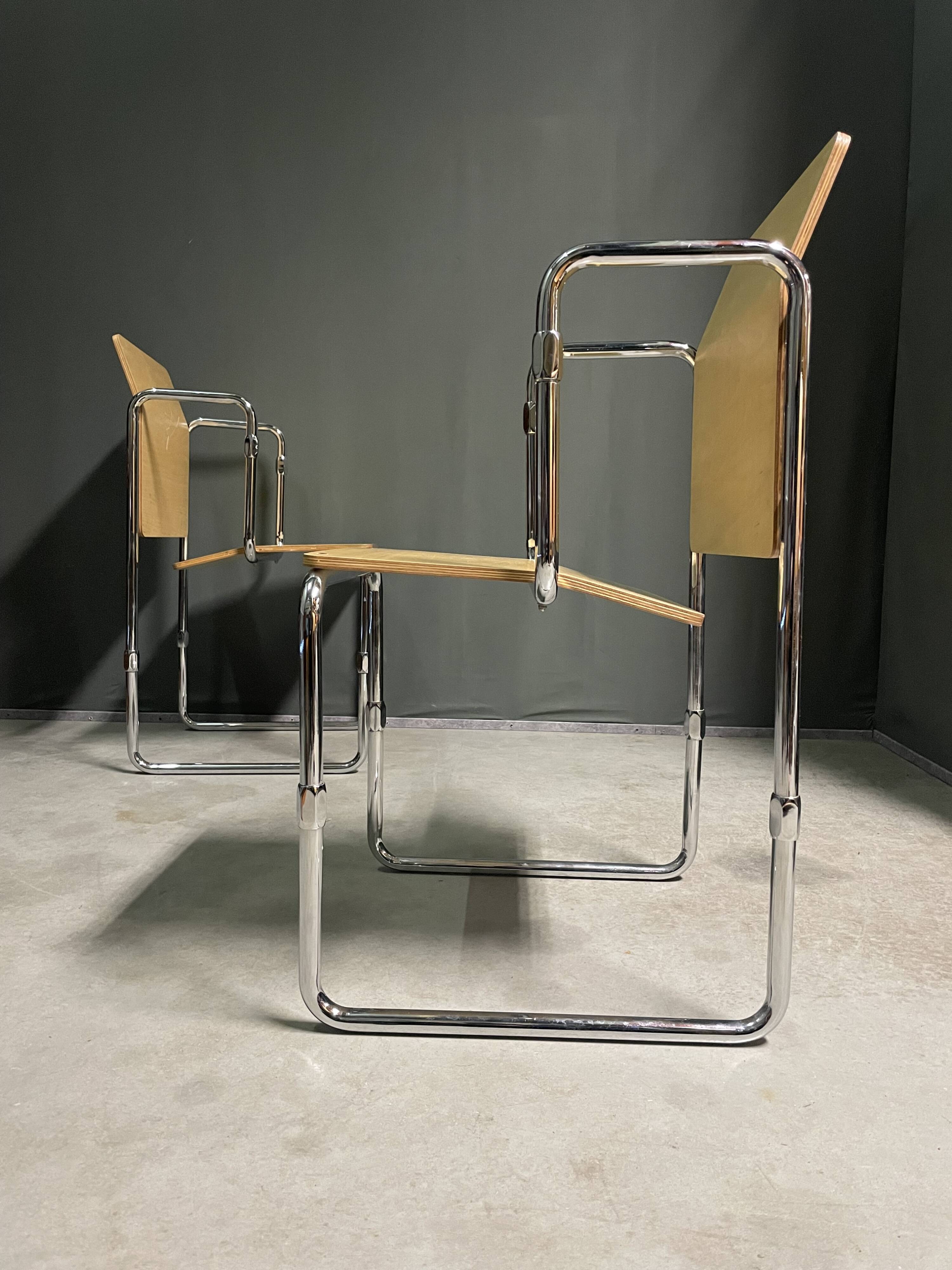 A pair of Gerrit Thomas Rietveld Hopmi chairs