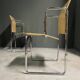 Une paire de chaises Hopmi de Gerrit Thomas Rietveld
