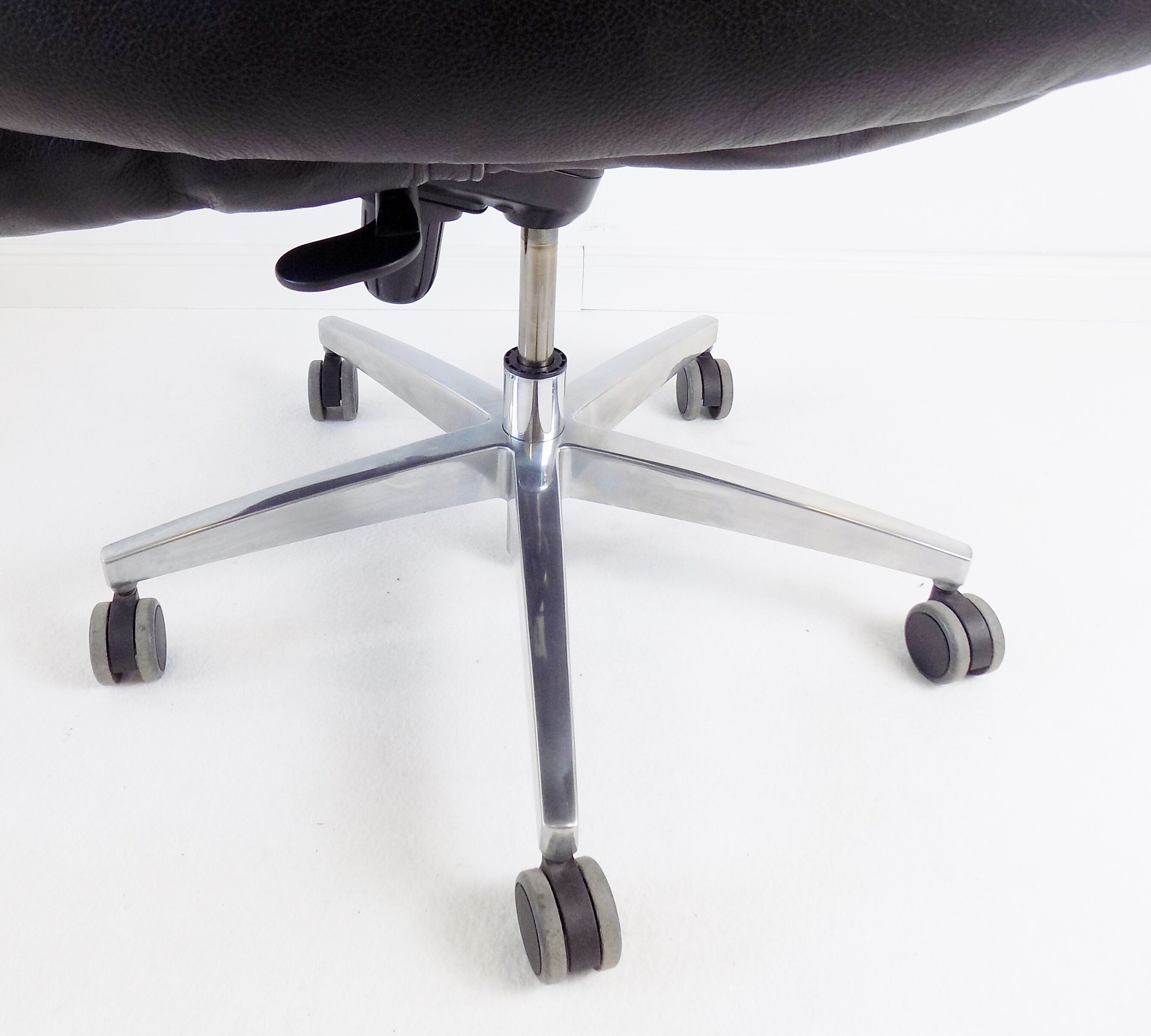 Otto Zapf office leather armchair for top star