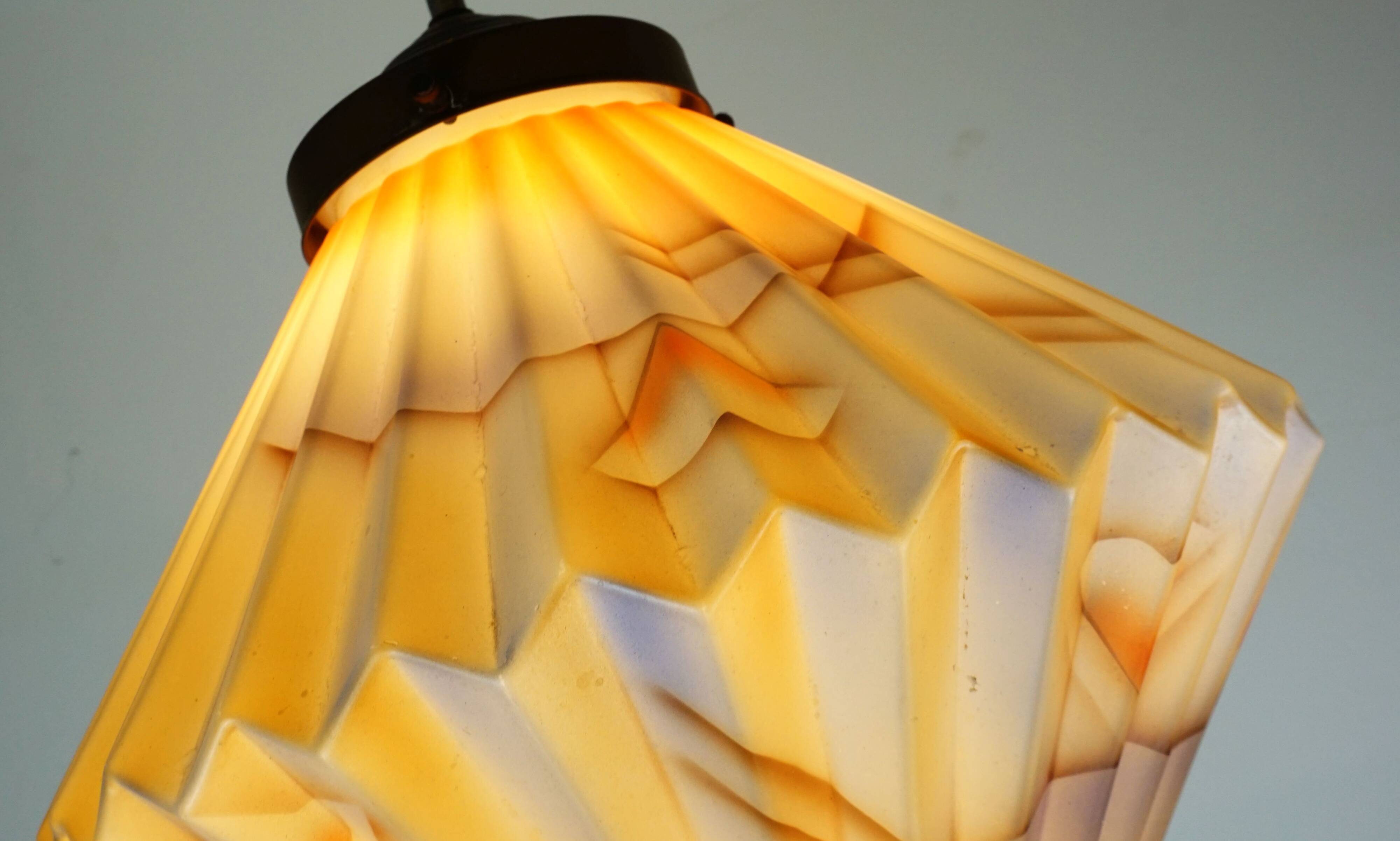 art déco glass PENDANT LIGHT airbrush pleated shape avantgarde design