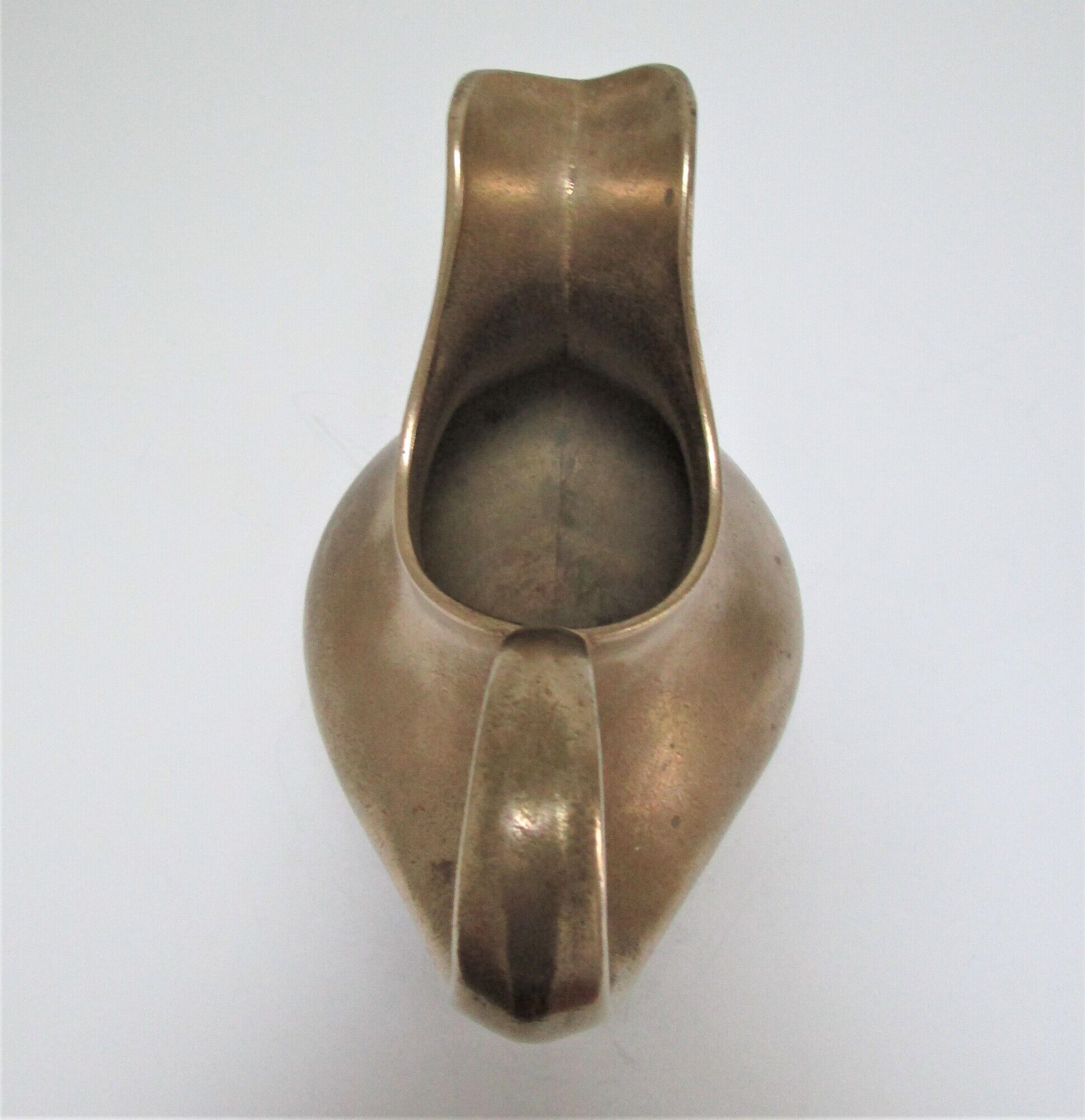 Pichet sculptural fonte laiton massif vintage