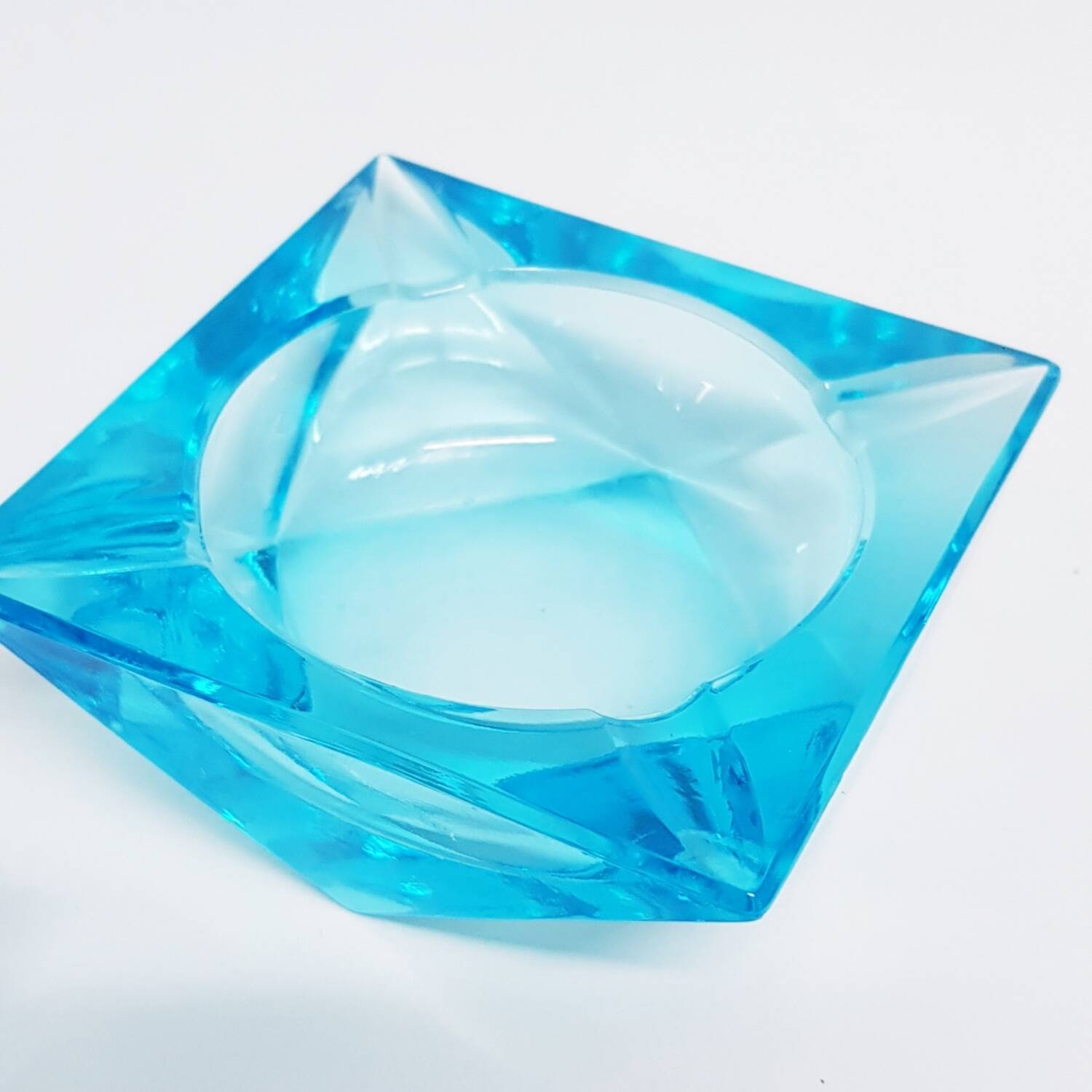 2 cendriers prismes en cristal de Bohème bleu tchécoslovaque