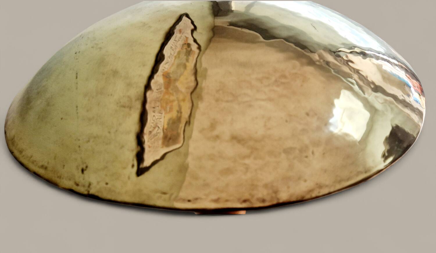 Modernist sculptural lamp wood/chrome/hammered brass - 1970s era