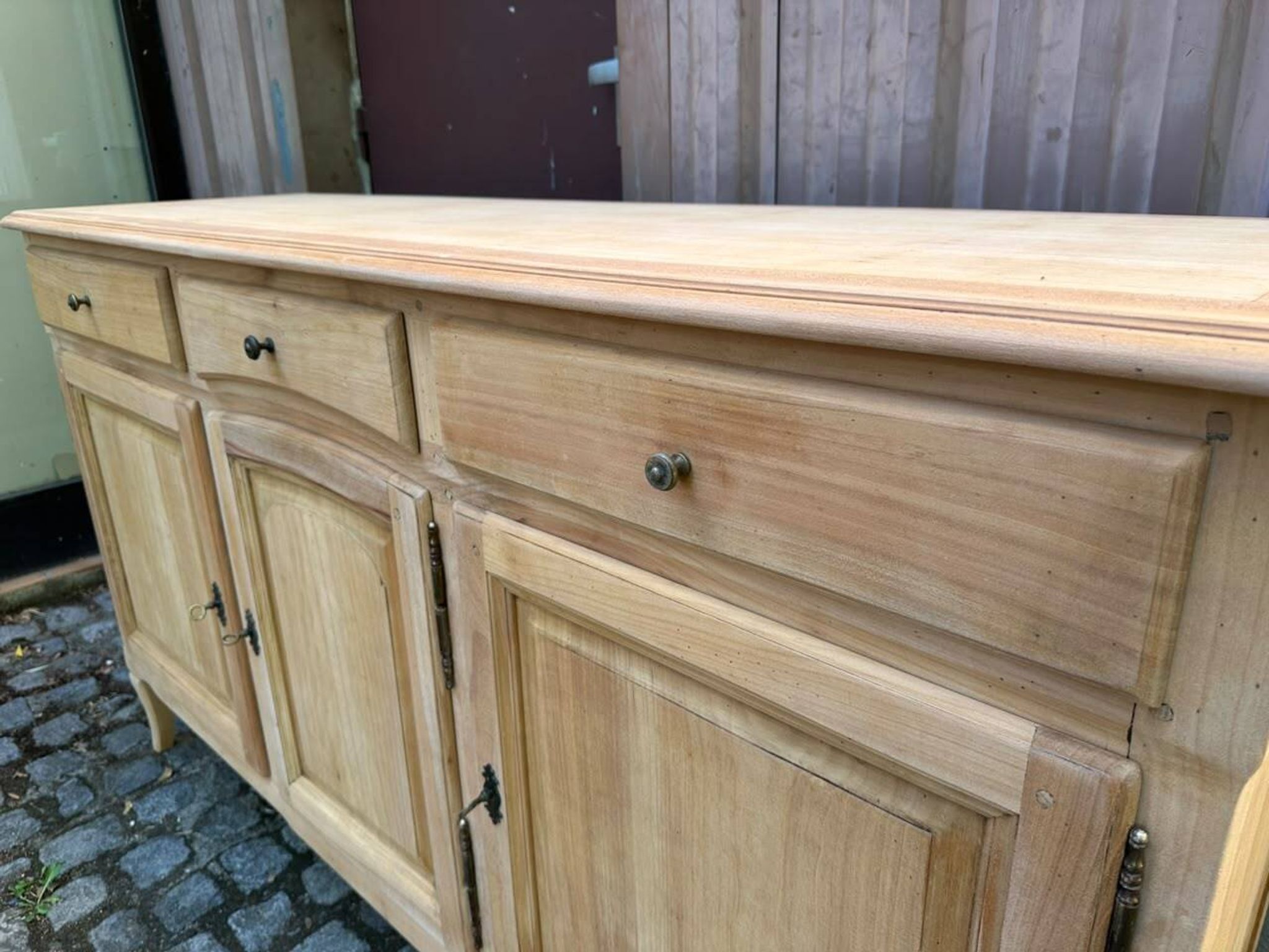 Buffet Louis XV décapé en merisier massif 1970 165cm