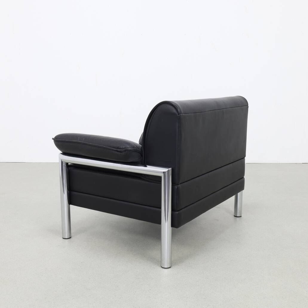 Fauteuil lounge postmoderne en cuir et chrome, années 1980