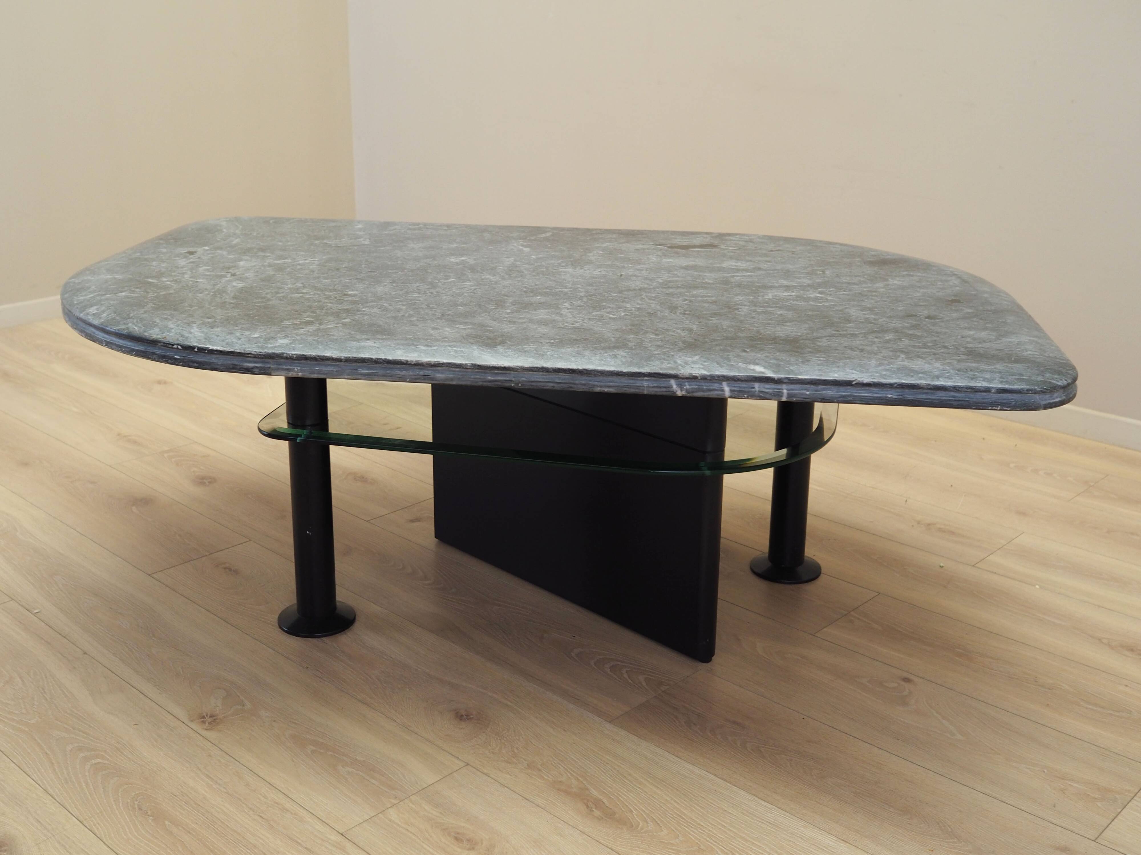 Coffee table, Italian design, 1980s, production: Italy