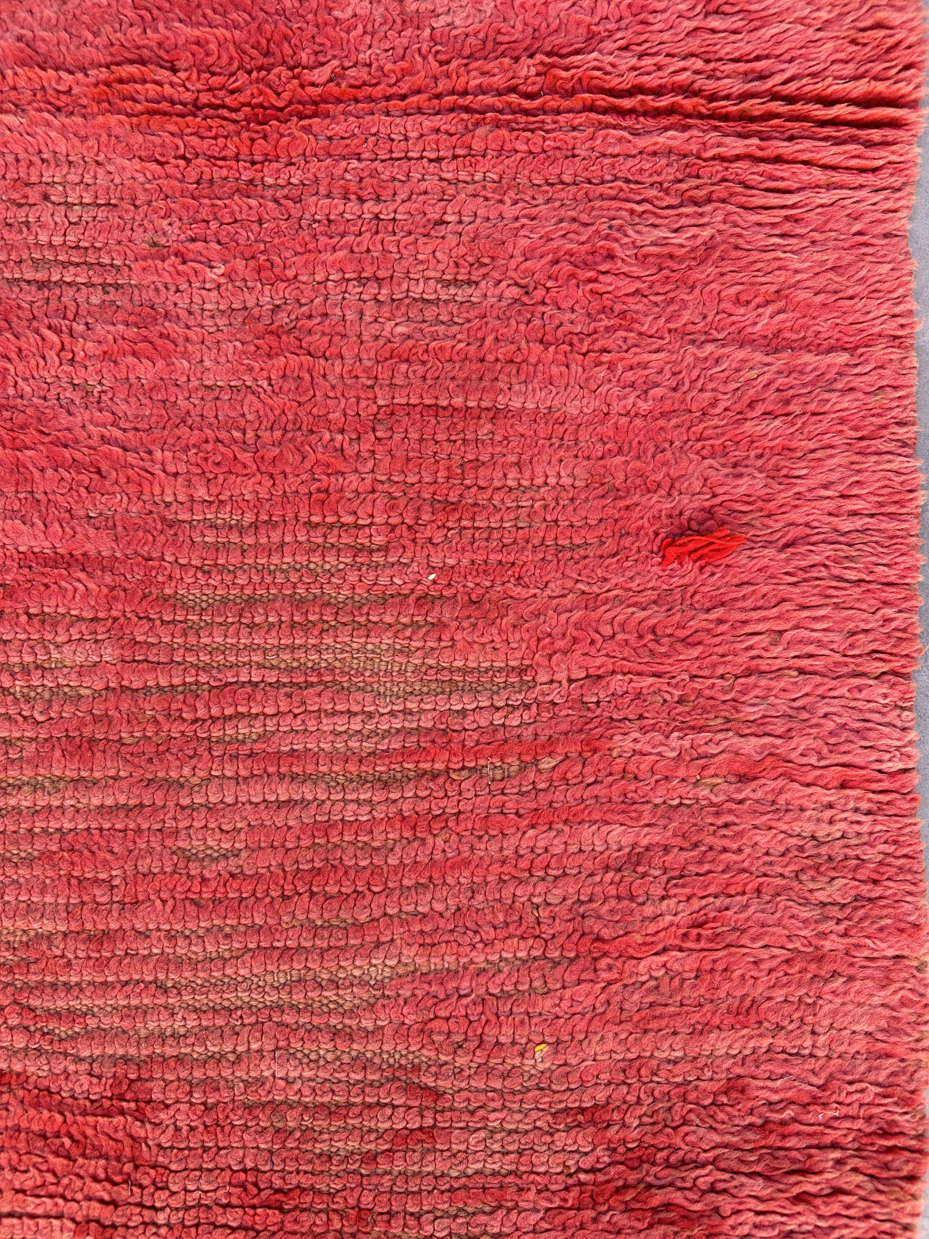 Moroccan rug Beni M'Guild red - 320 x 90 cm