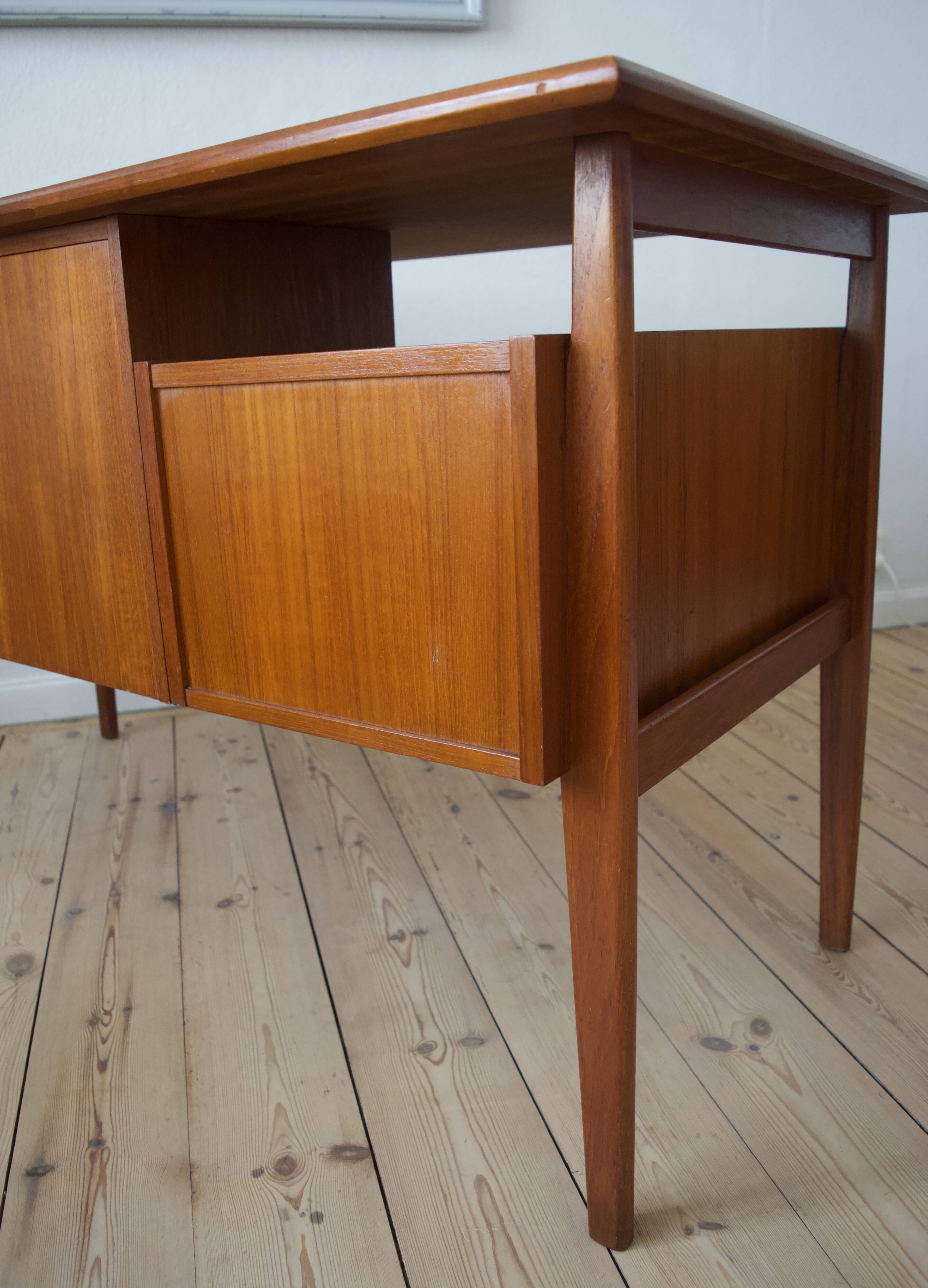 Danish Teak Floating Desk By Gunner Nielsen For Tibergaard, 1960s.