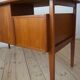 Bureau flottant en teck danois par l’artilleur Nielsen pour Tibergaard, années 1960.