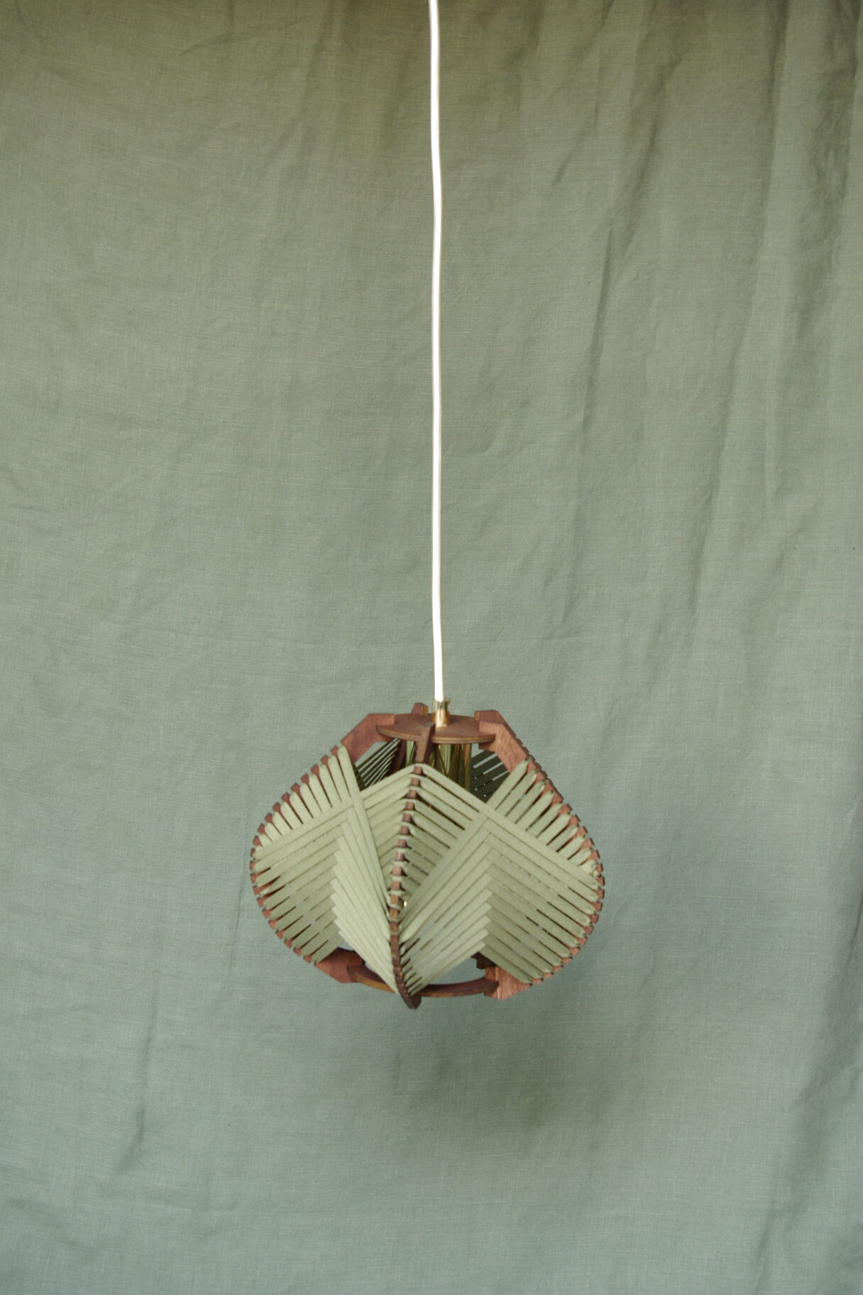 Woven khaki lamp