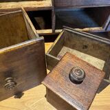Ancien petit meuble de rangement à tiroirs