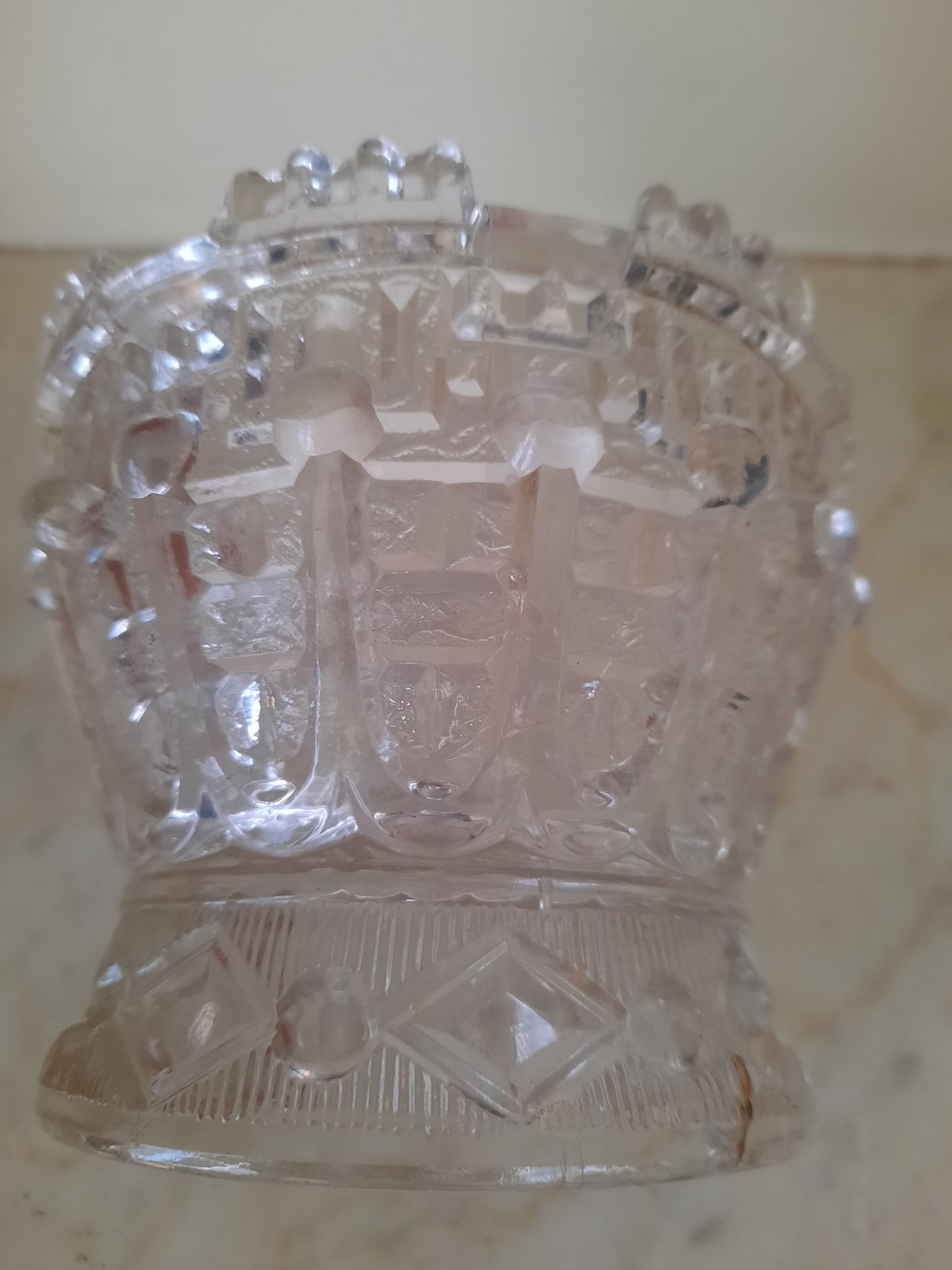 Cut glass cut