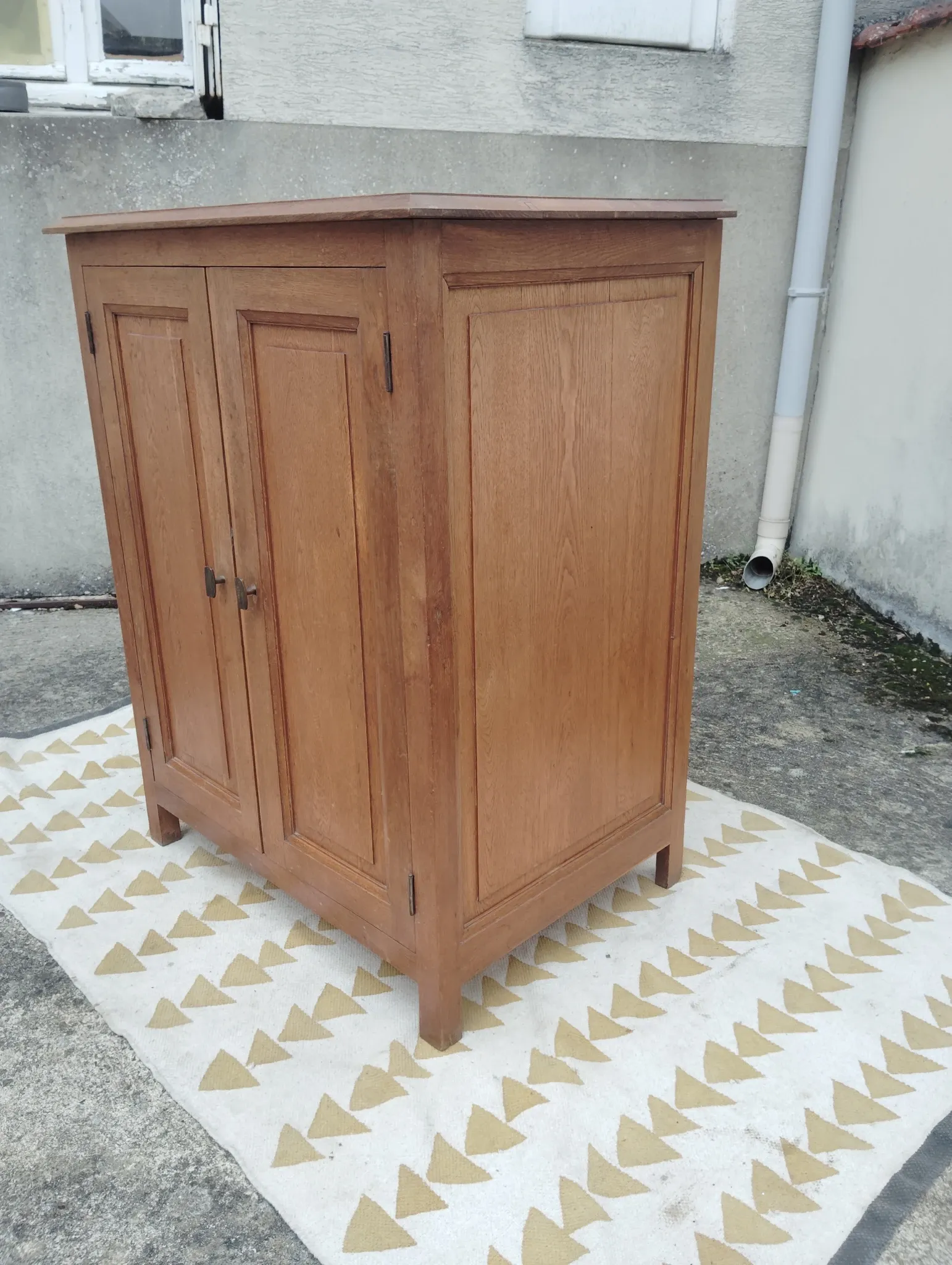Small oak buffet Parisian style