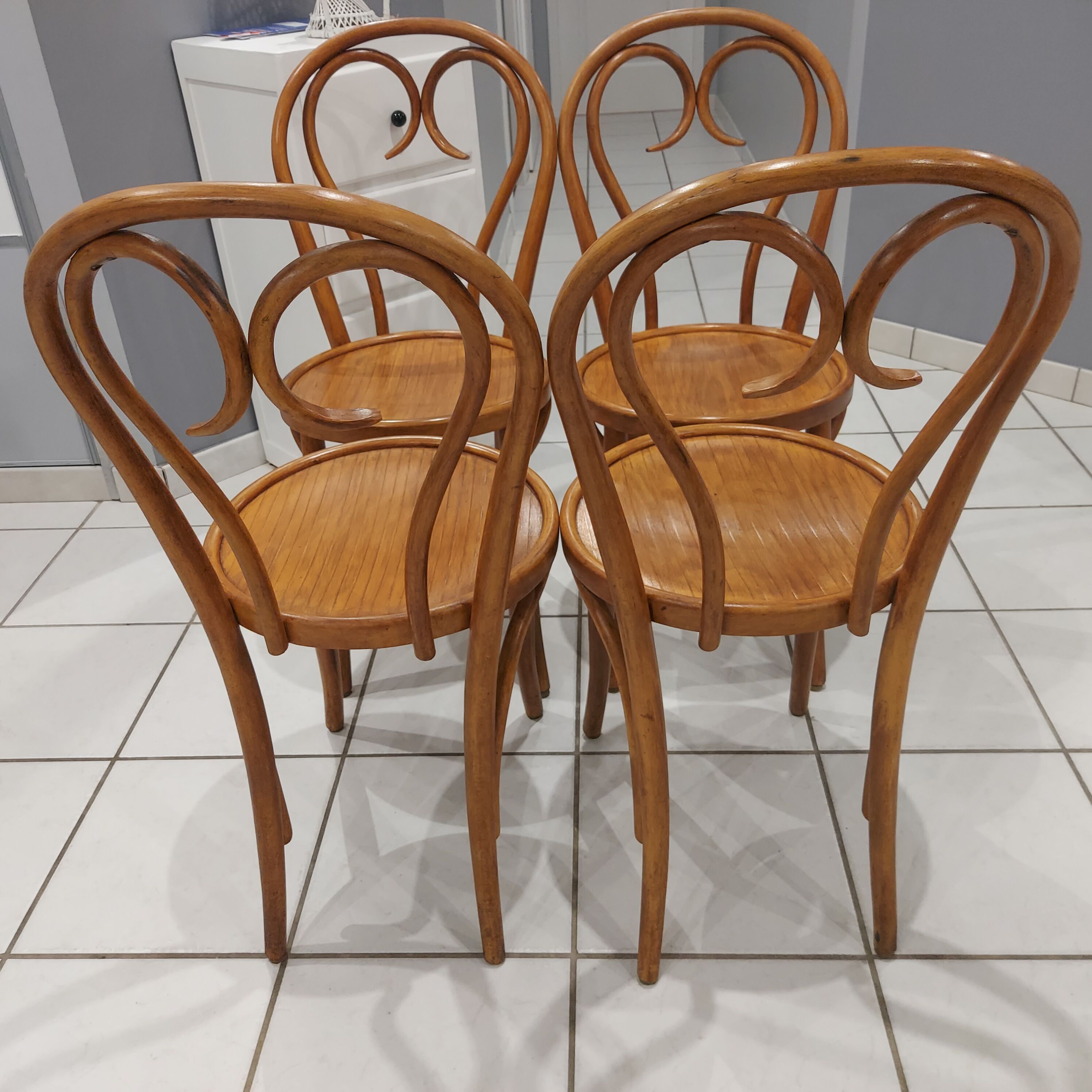 Suite de 4 chaises de bistrot bois courbé