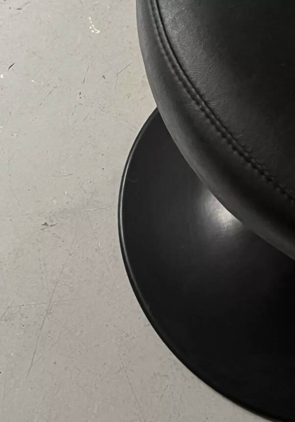 Tabourets tulipe noir , design 1970