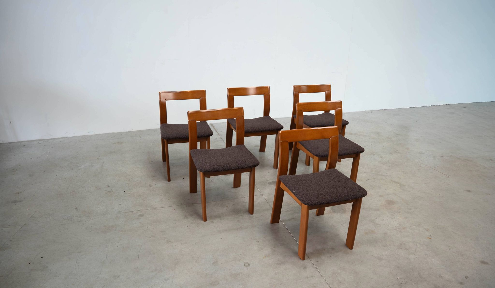 Set of six sculptural Italian dining chairs by Mobil Girgi